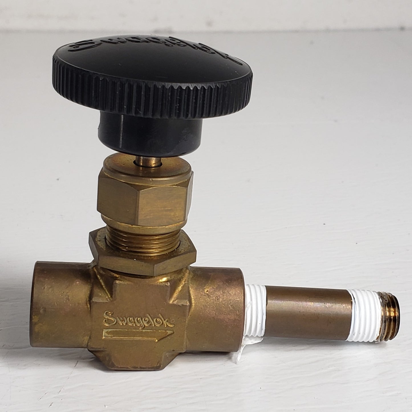 Swagelok B-1RF4 Manual Brass Needle Valve 1/4" Male NPT 366090001