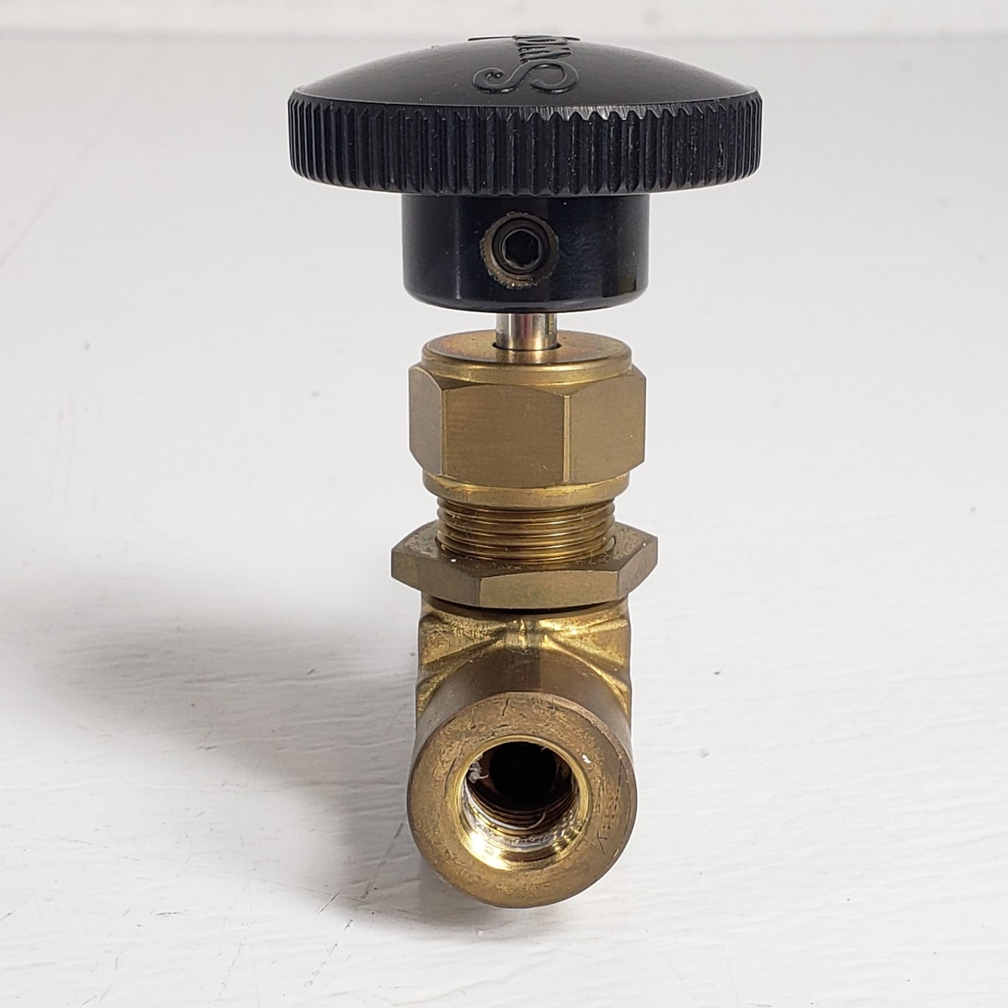Swagelok B-1RF4 Manual Brass Needle Valve 1/4" Male NPT 366090001