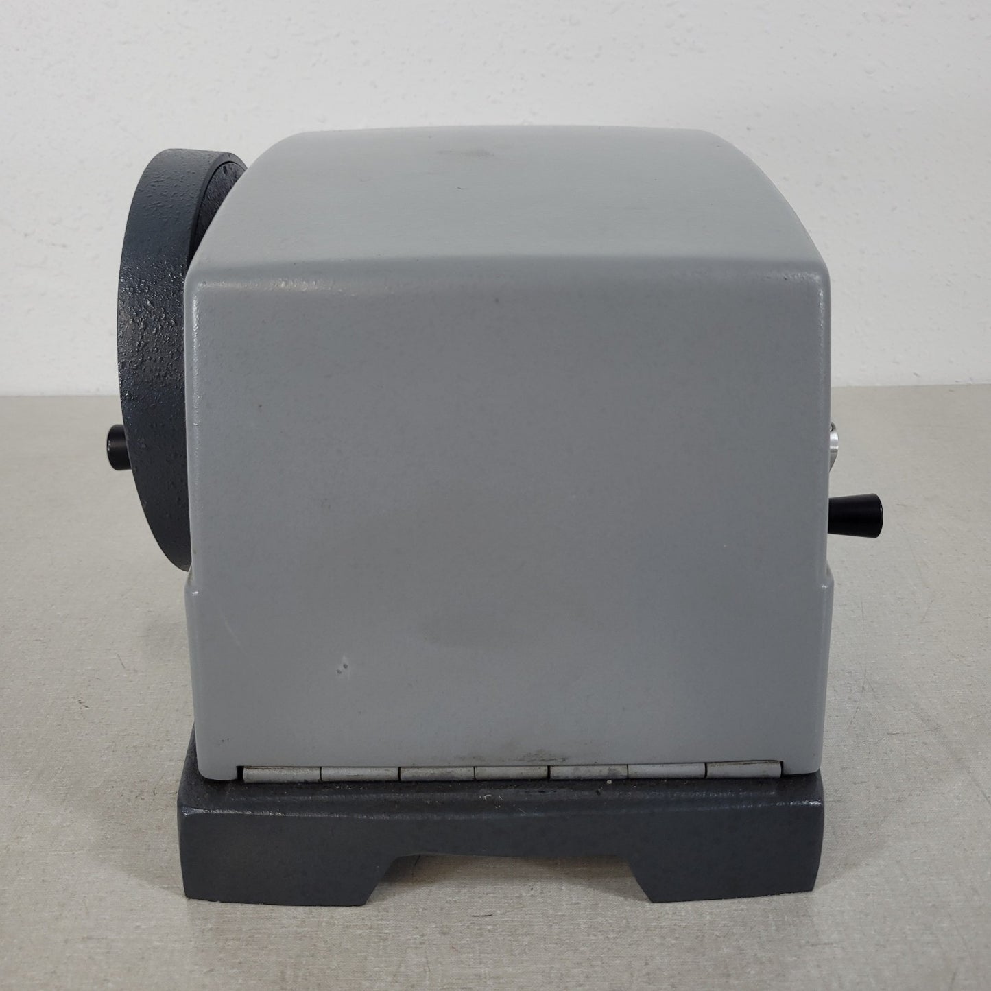 AO Scientific 820 Rotary Microtome Specimen Slicing Device 1-50µm Instrument