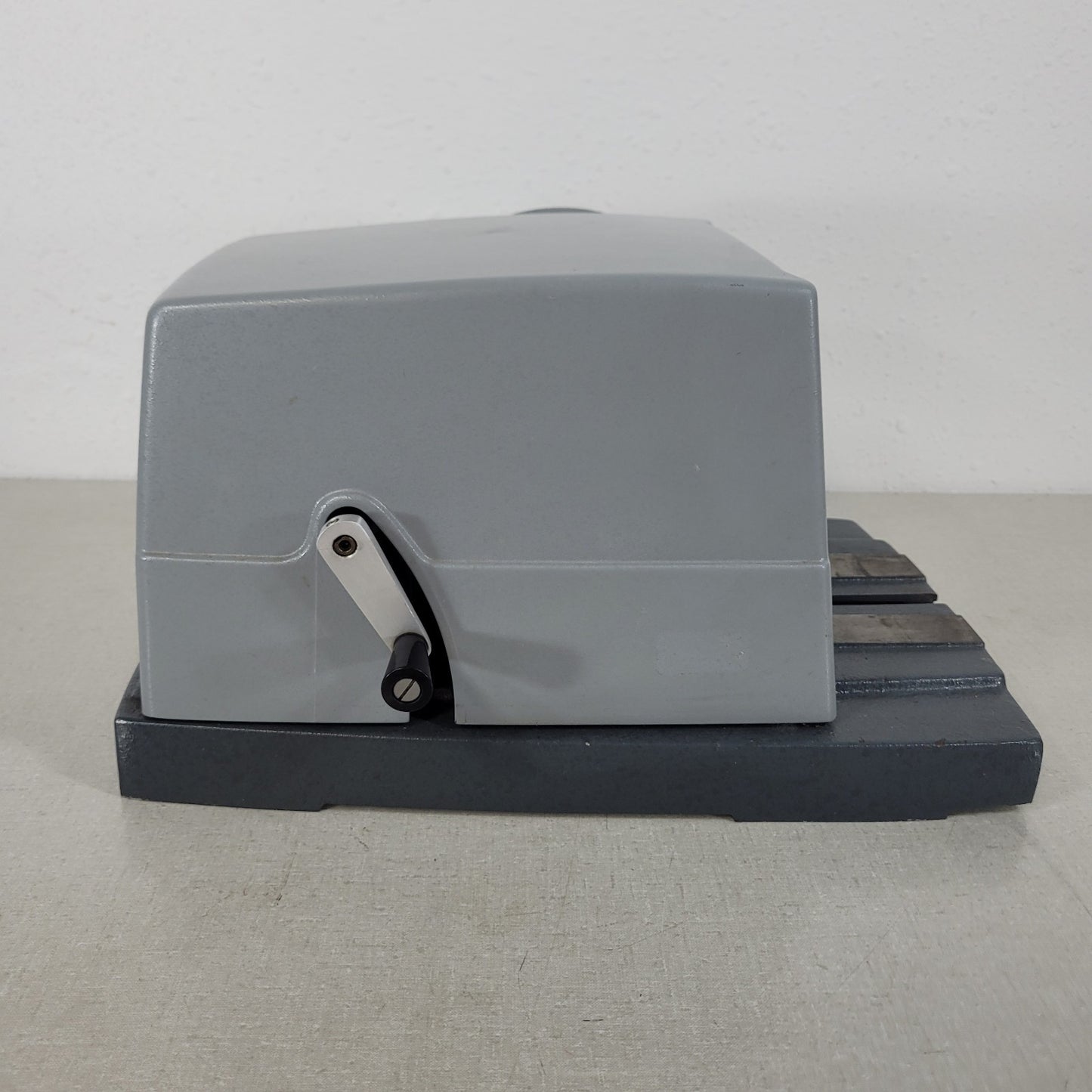 AO Scientific 820 Rotary Microtome Specimen Slicing Device 1-50µm Instrument
