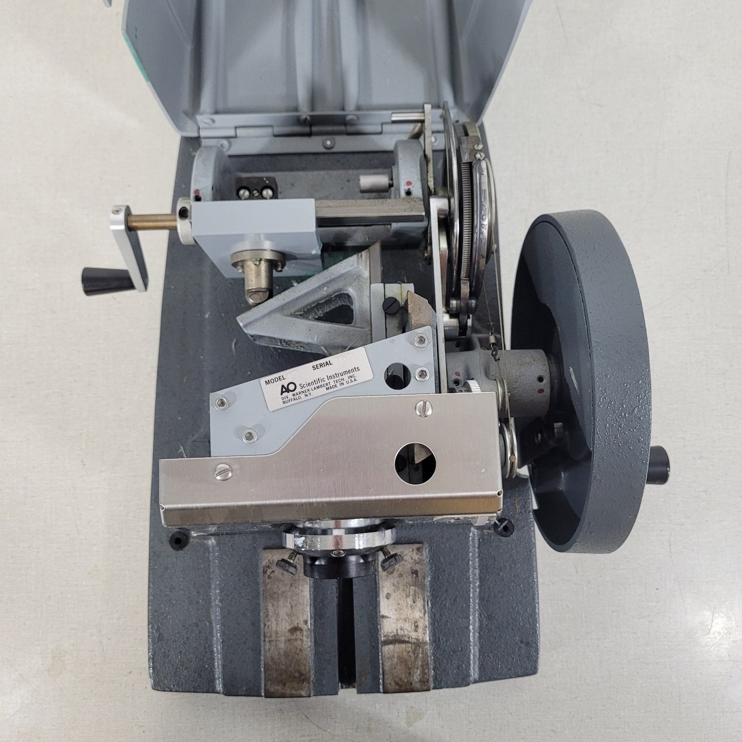 AO Scientific 820 Rotary Microtome Specimen Slicing Device 1-50µm Instrument