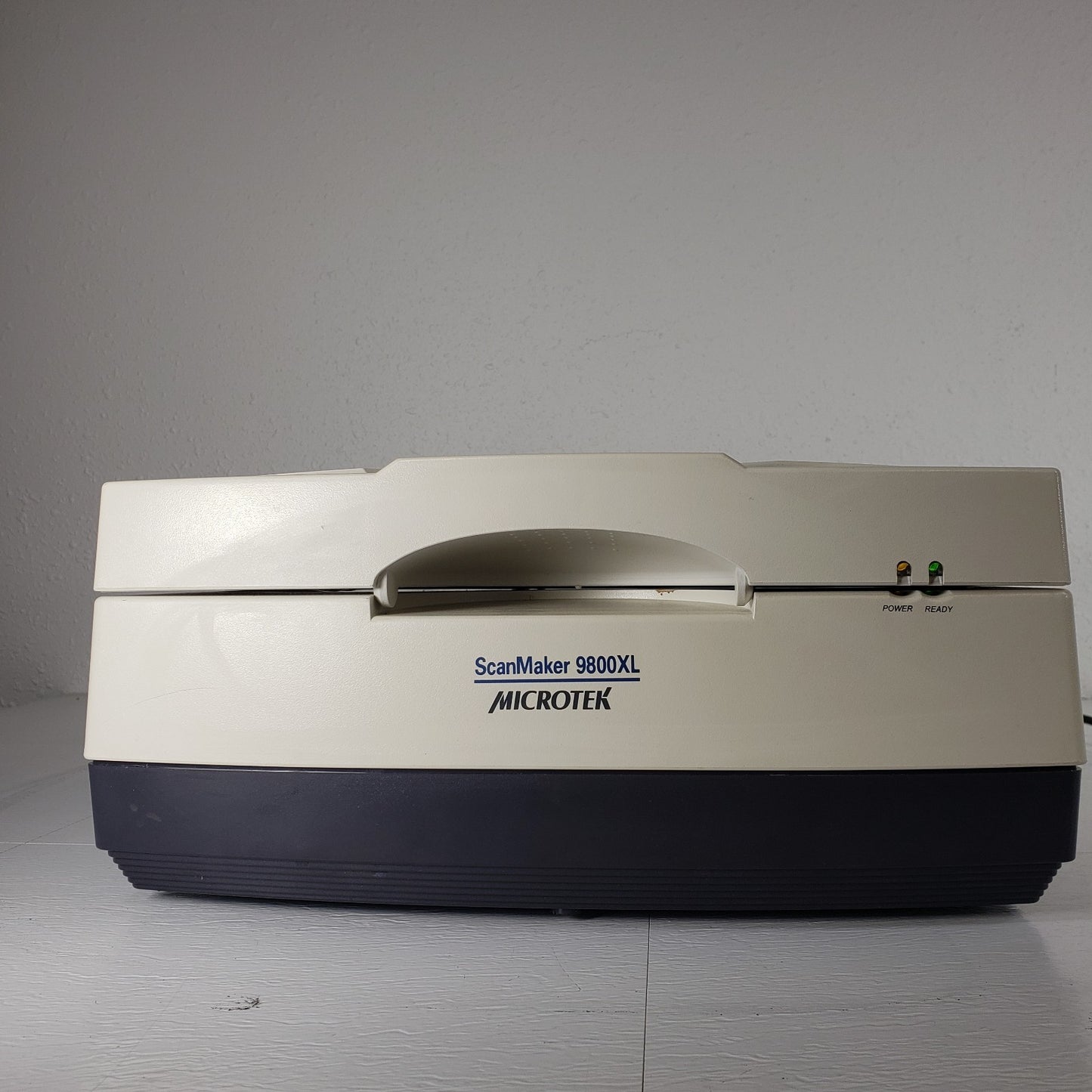 Powers On Microtek ScanMaker 9800xl TMA 1600 Large Format 6" x 7" Scanning Bed