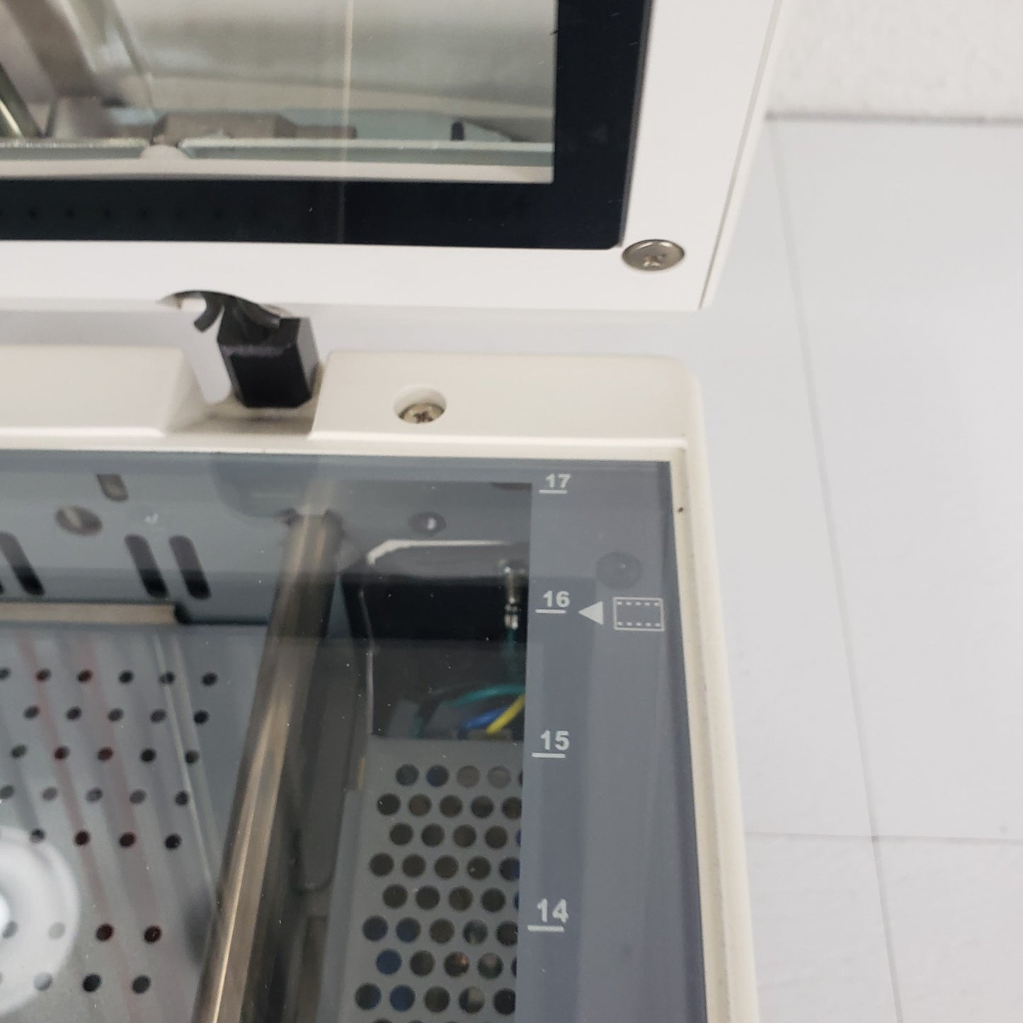Powers On Microtek ScanMaker 9800xl TMA 1600 Large Format 6" x 7" Scanning Bed