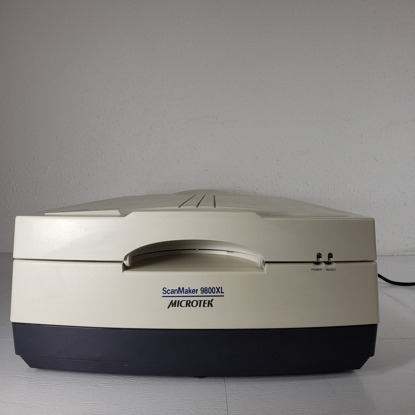 Powers On Microtek ScanMaker 9800xl TMA 1600 Large Format 6" x 7" Scanning Bed