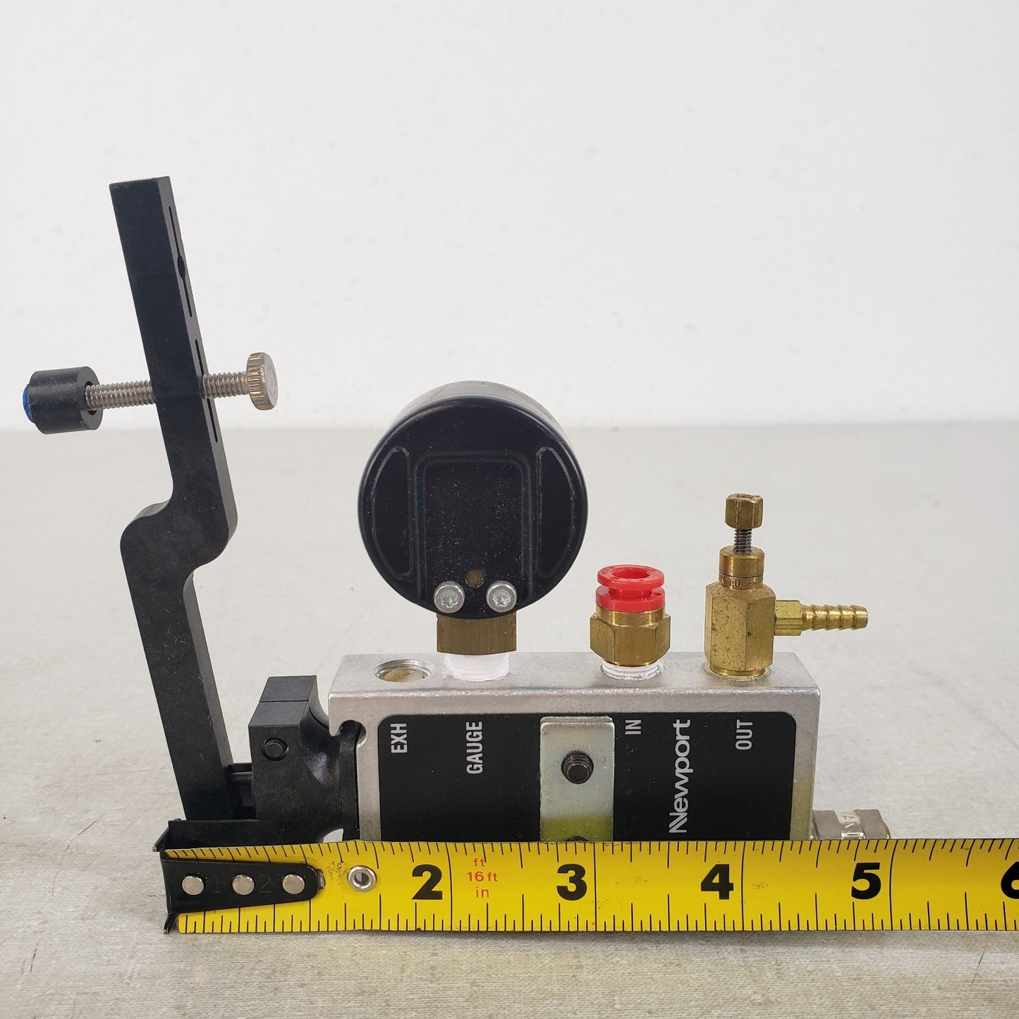 Newport IPV-S1 Leveling Valve Pressure Gauge 1/4" Air In 1/8" Air Out