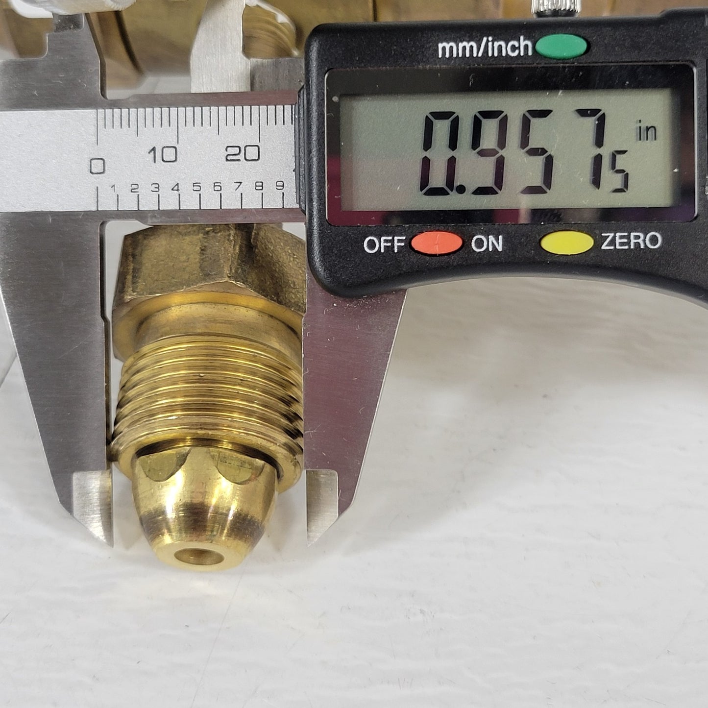 VWR Regulator 55850-624 Ar/He/N2, 125 PSIG CGA E-4 CG-580 Inlet Brass Regulator
