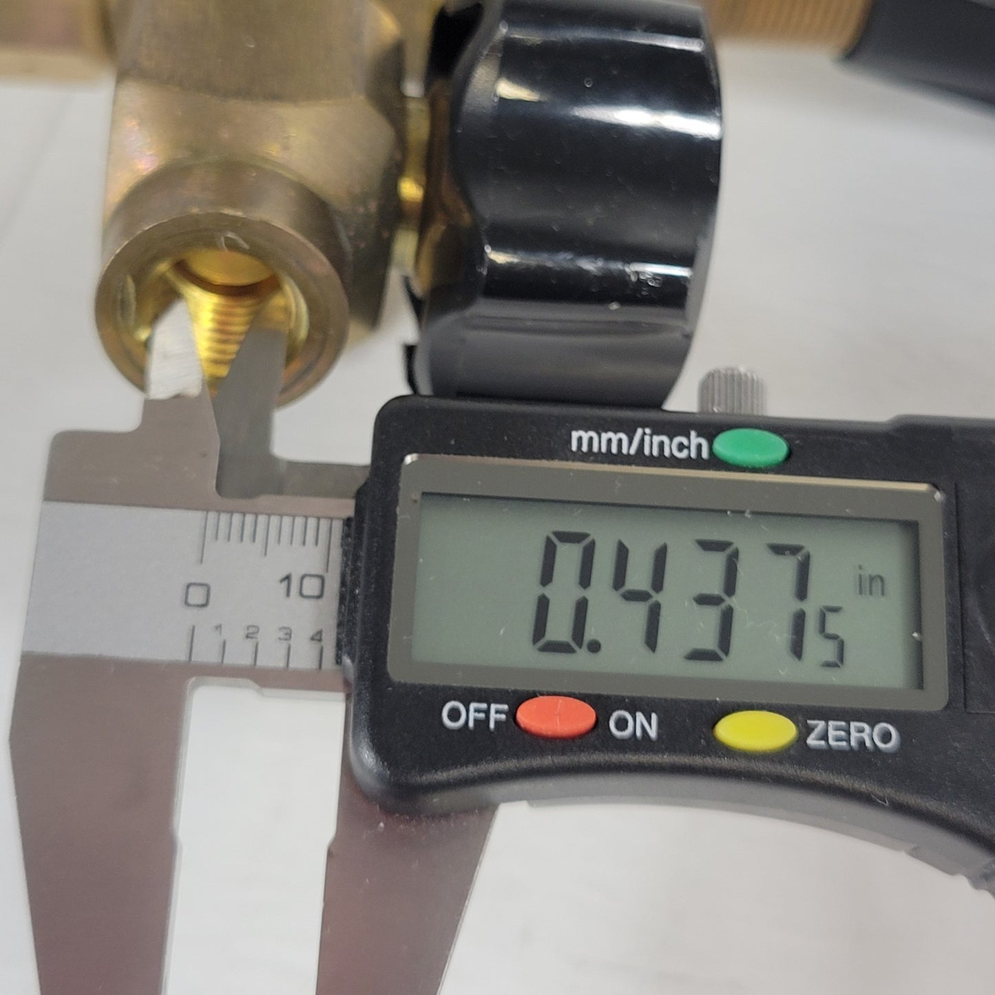 VWR Regulator 55850-624 Ar/He/N2, 125 PSIG CGA E-4 CG-580 Inlet Brass Regulator
