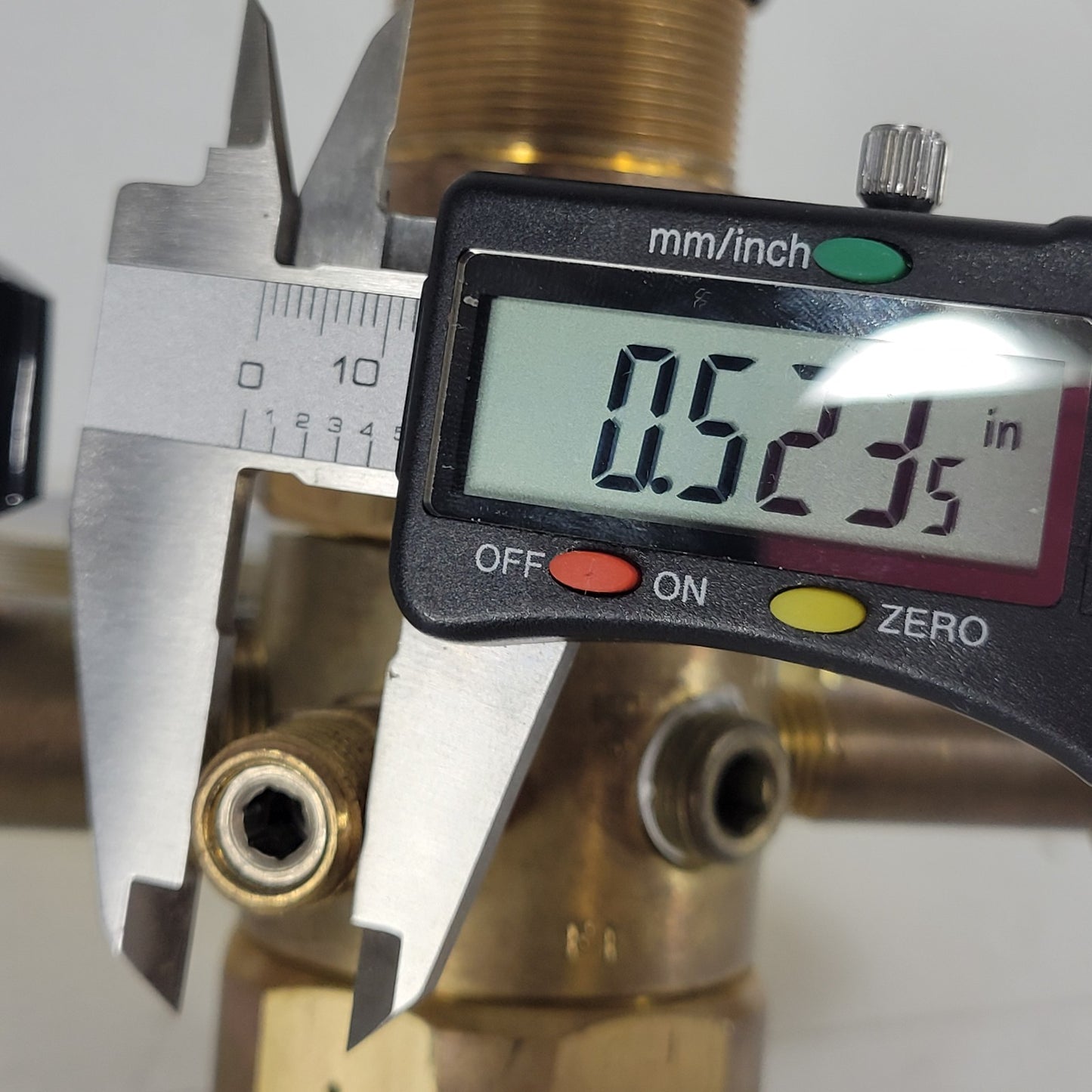VWR Regulator 55850-624 Ar/He/N2, 125 PSIG CGA E-4 CG-580 Inlet Brass Regulator