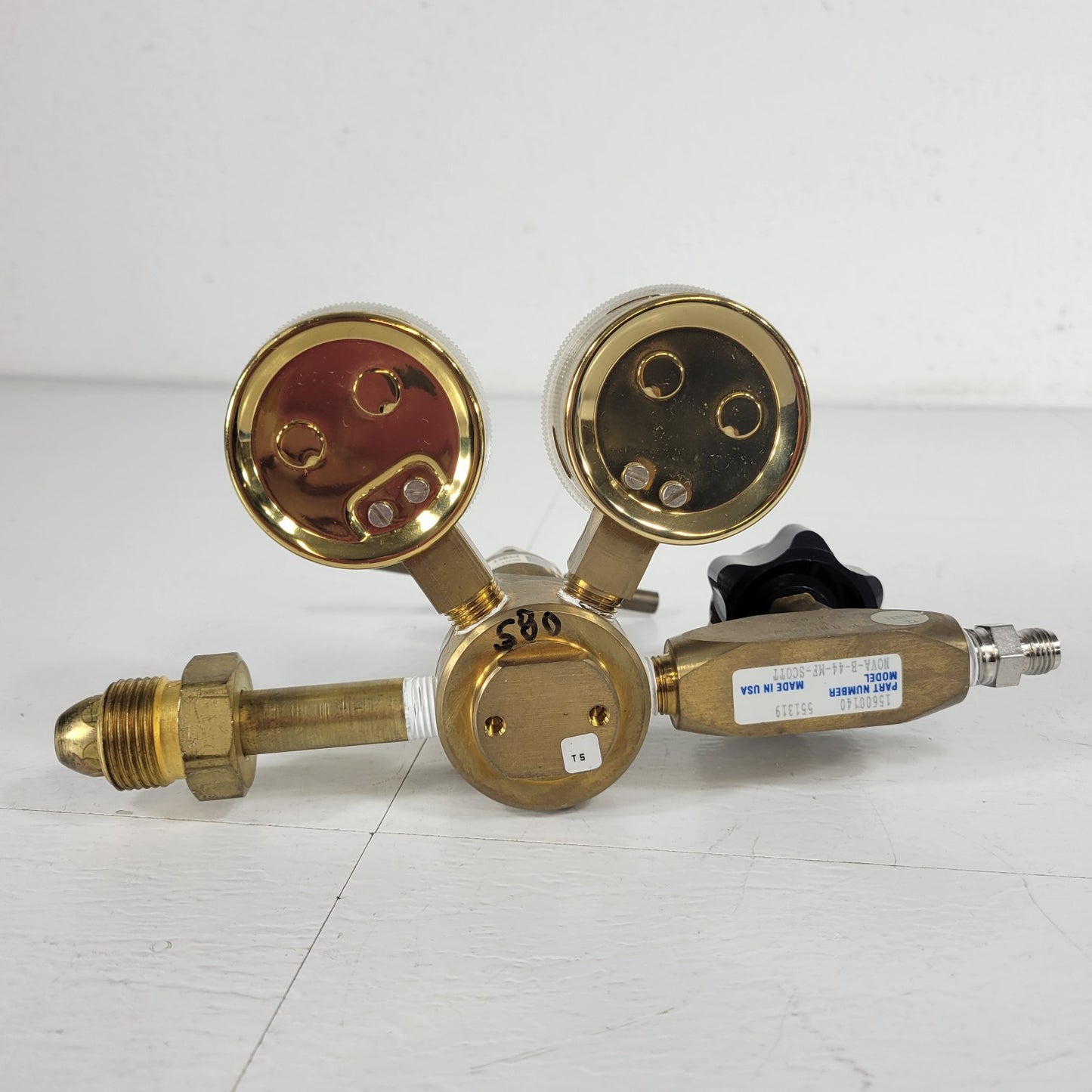 Scott Specialty Gases Regulator 5108CB CGA-580 Inlet Swagelok-316 Outlet