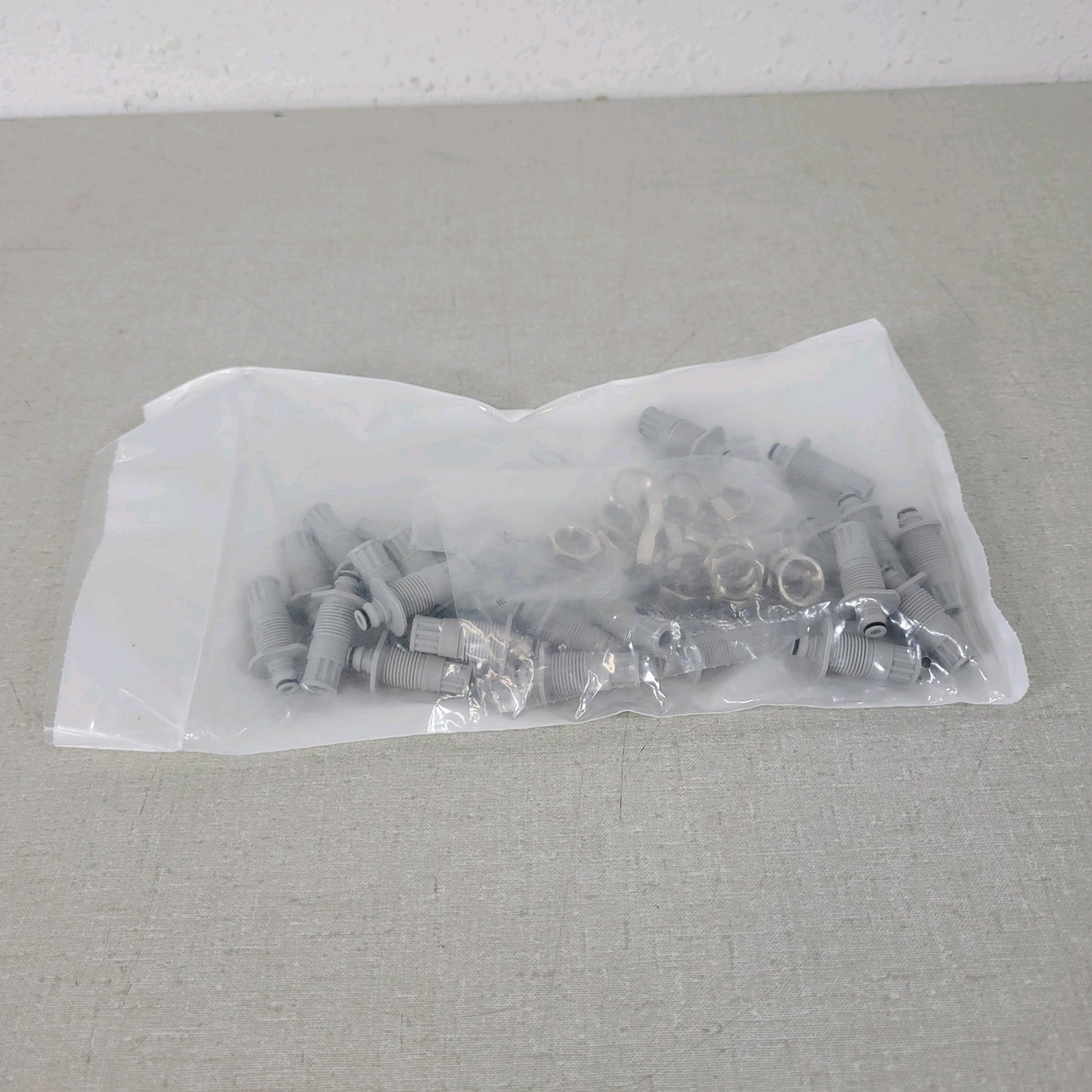 *Lot of 25* CPC NS1D48042812 1/4-28 Flat Bottom Port Valved Panel Mount Coupling