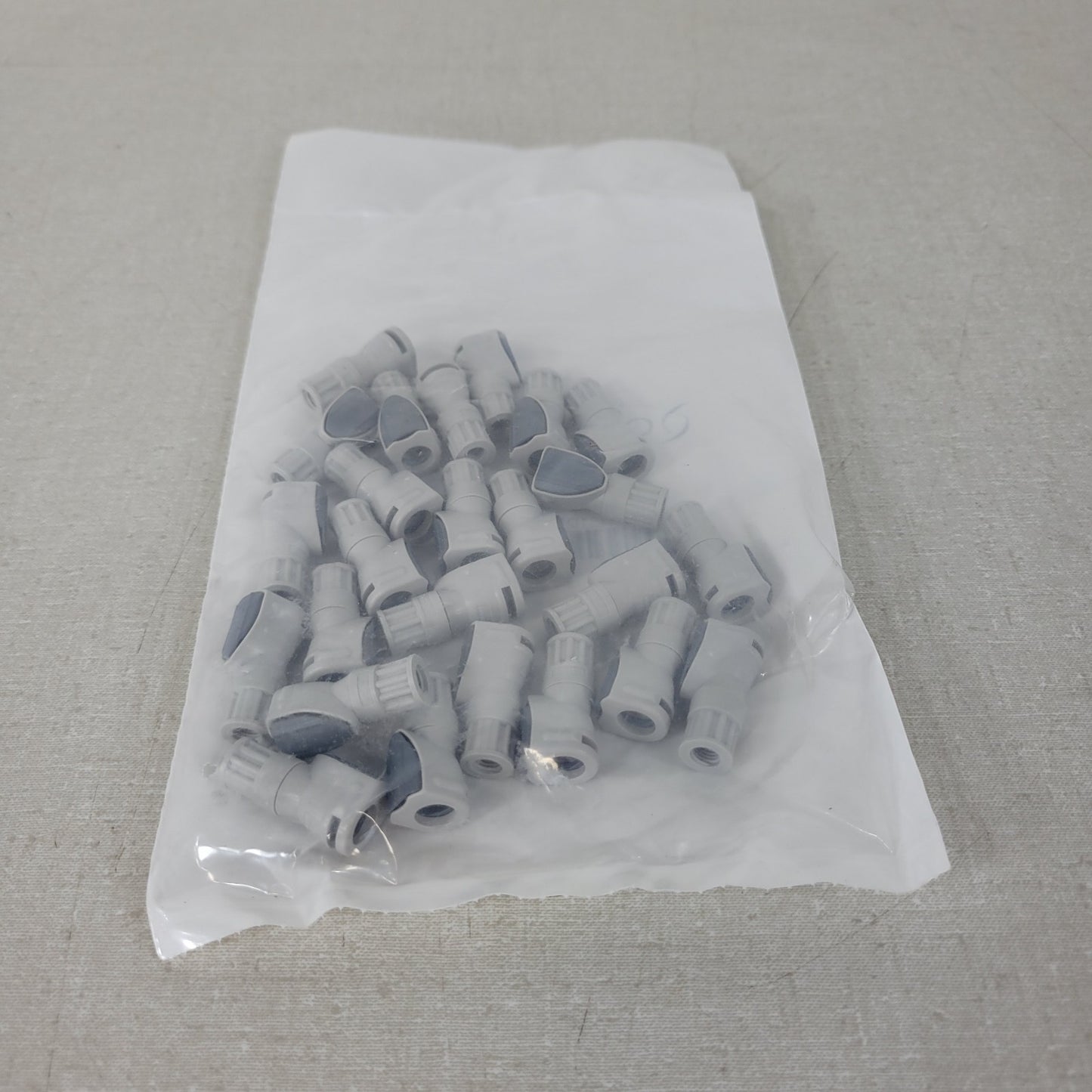 *Lot of 25* CPC NS1D19042812 1/4-28 Flat Bottom Port Valved In-Line Coupling