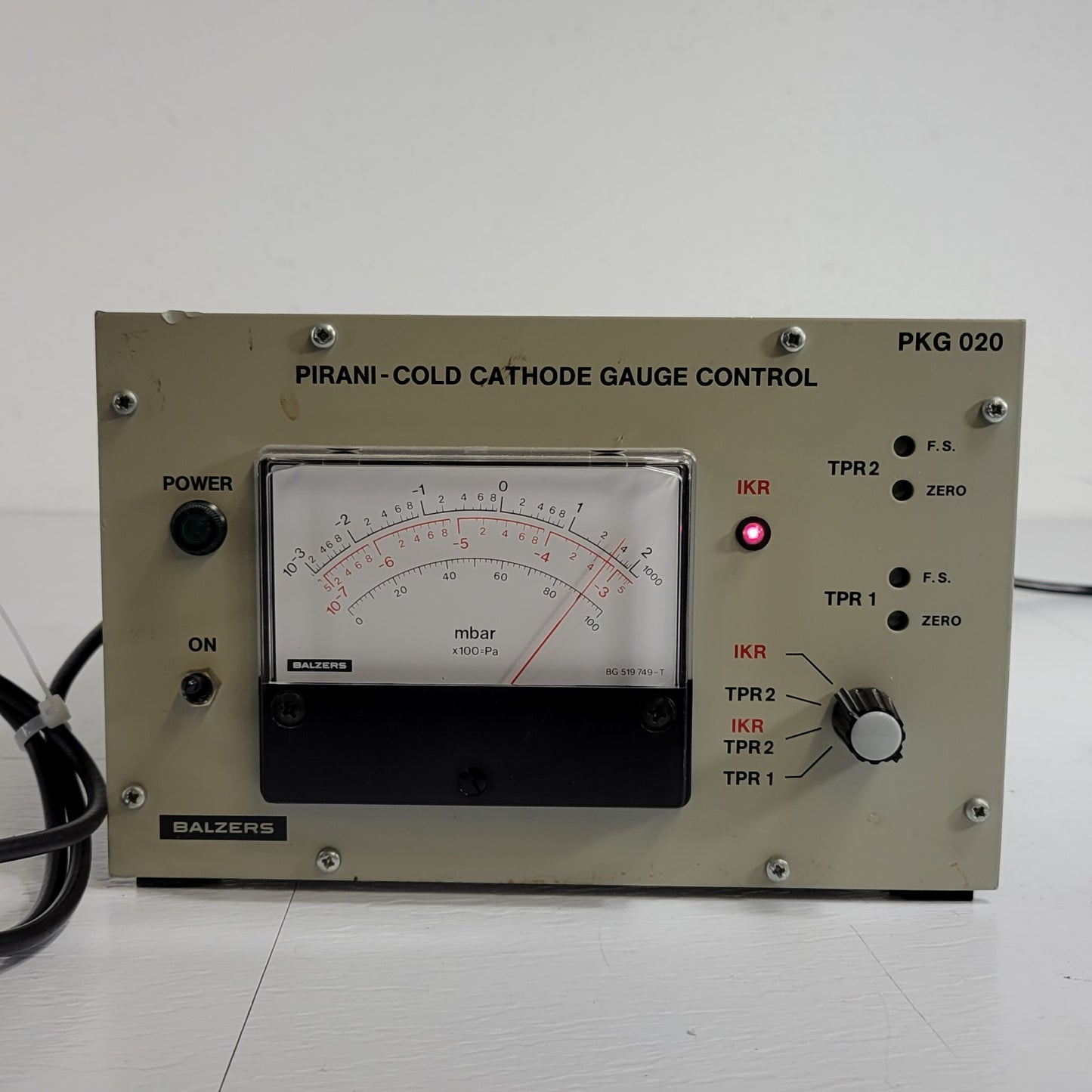 Balzers PKG 020 Pirani-Cold Cathode Vacuum Controller Balzers w/ IKR 020 Gauge