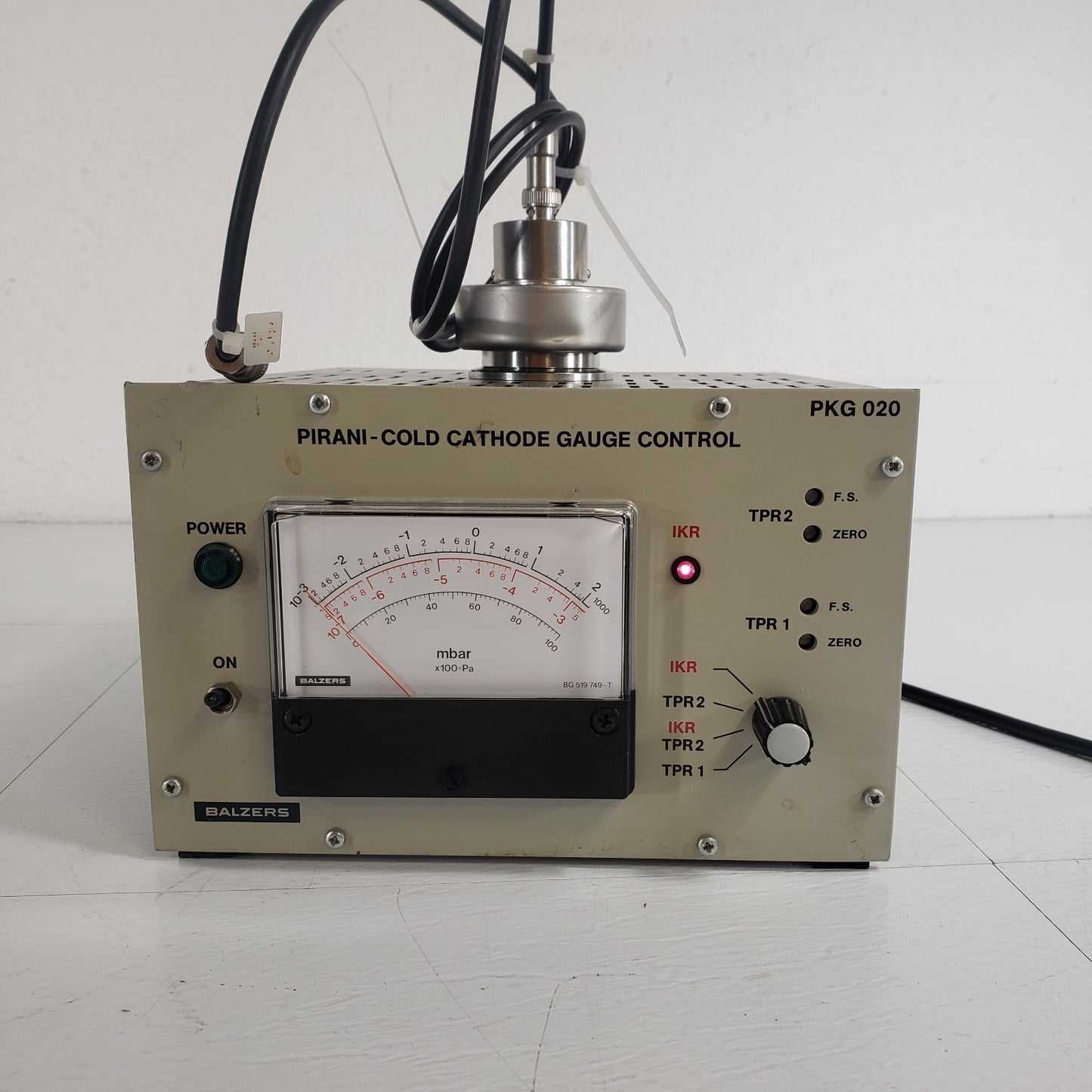 Balzers PKG 020 Pirani-Cold Cathode Vacuum Controller Balzers w/ IKR 020 Gauge