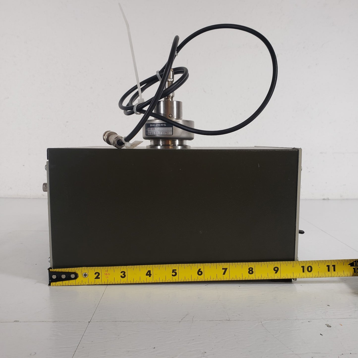 Balzers PKG 020 Pirani-Cold Cathode Vacuum Controller Balzers w/ IKR 020 Gauge