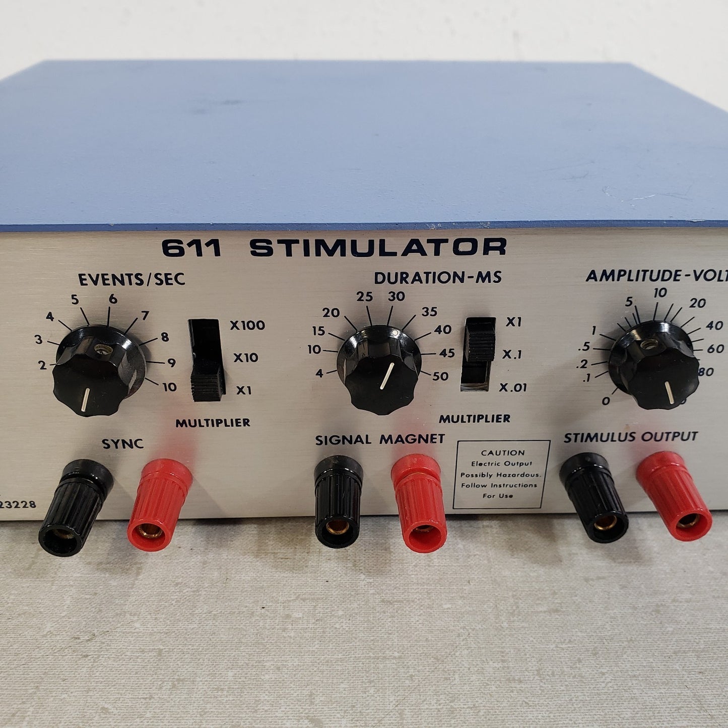 Phipps & Bird 7092-611 Isolated Square Wave Muscle / Nerve Stimulator w/ Manual