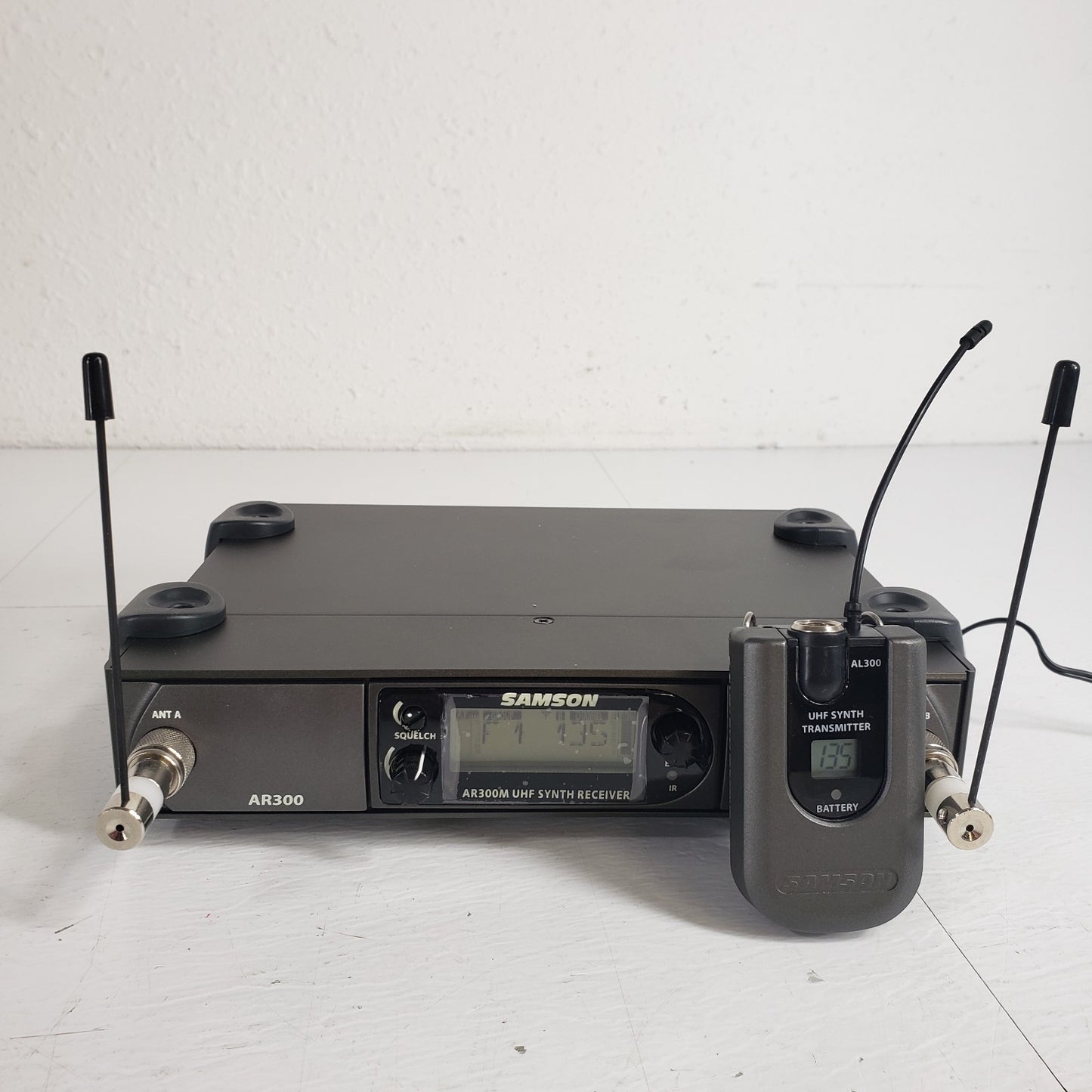 Samson AirLine Synth AR300 Receiver AL300 Beltpack Transmitter LM10 Lavalier Mic