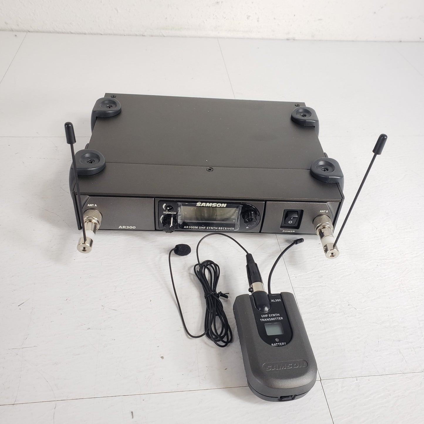 Samson AirLine Synth AR300 Receiver AL300 Beltpack Transmitter LM10 Lavalier Mic