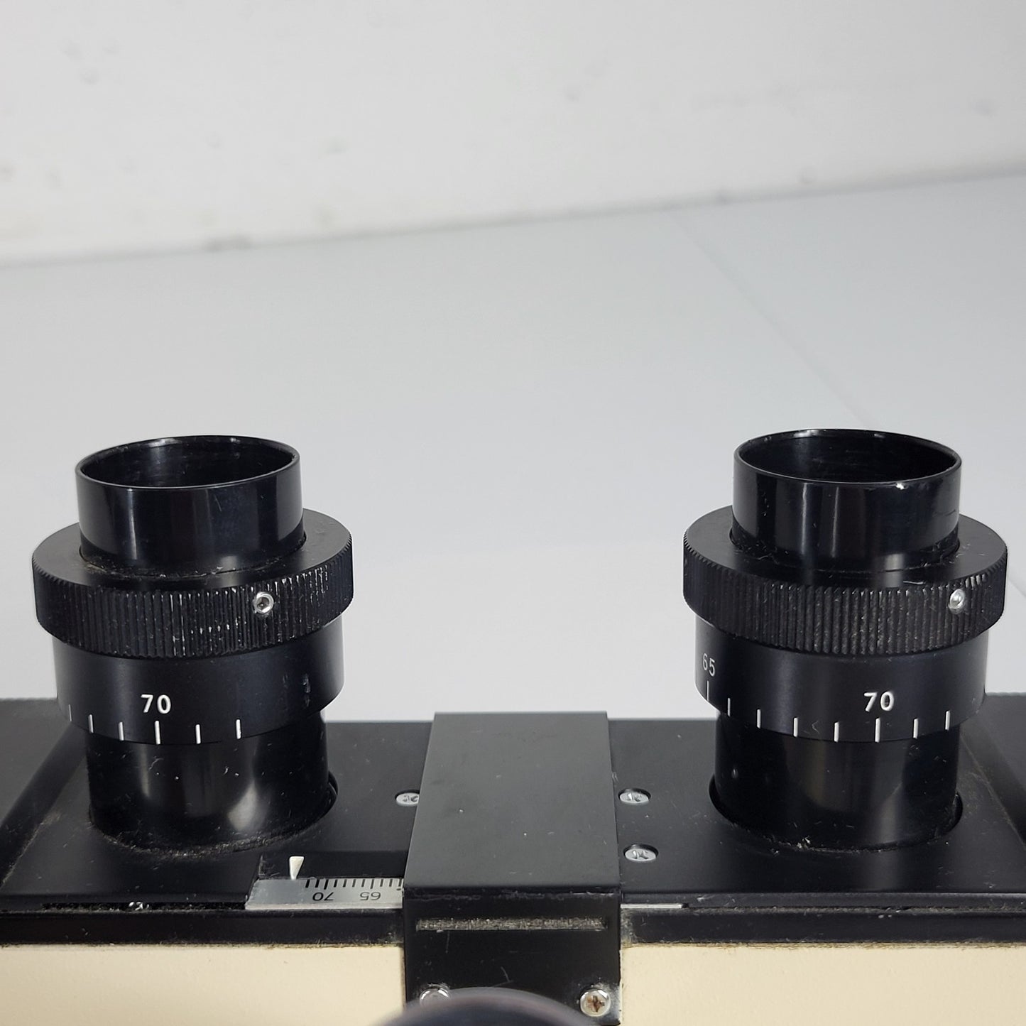 Vintage Bio-Rad UMA-500 Trinocular Microscope Head Adjustable Uses 22mm Eyepxs