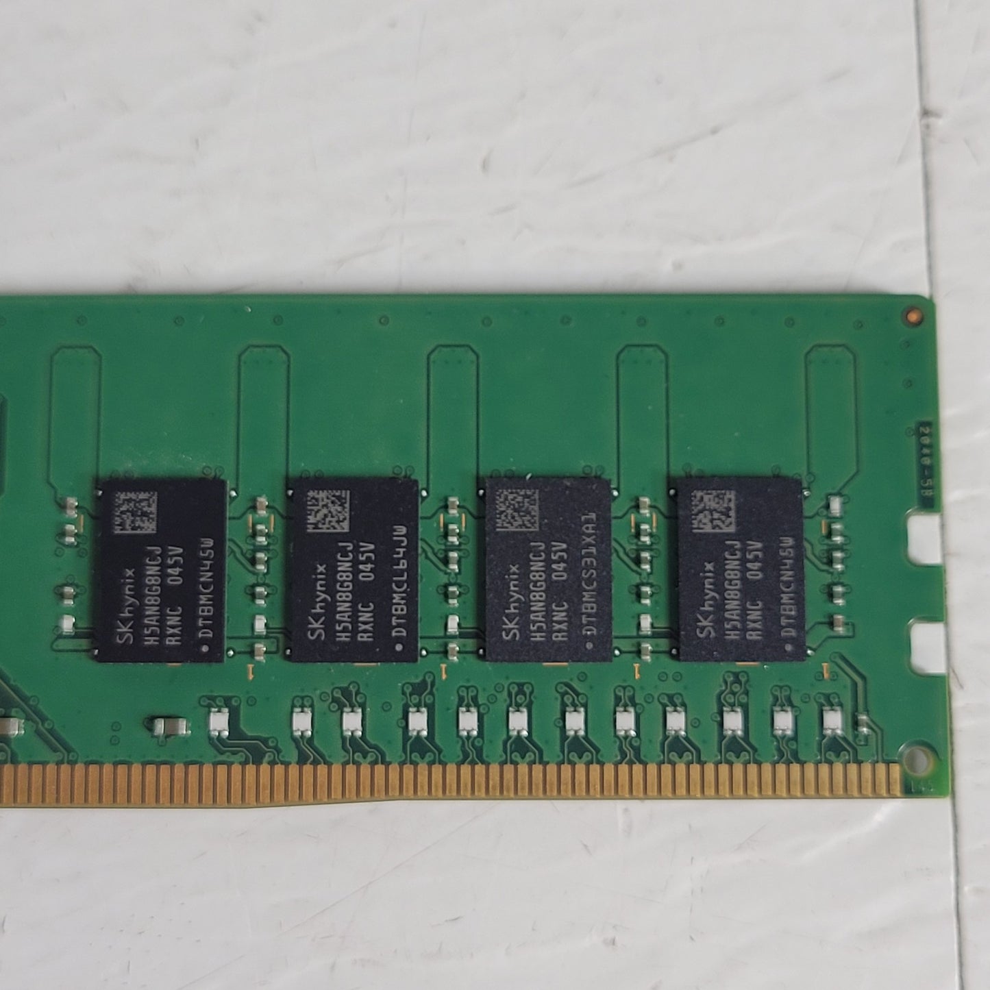 Hynix HMA82GU6CJR8N-XN N0 AD 16GB 288p Desktop RAM UDIMM DDR4-3200 Memory Stick