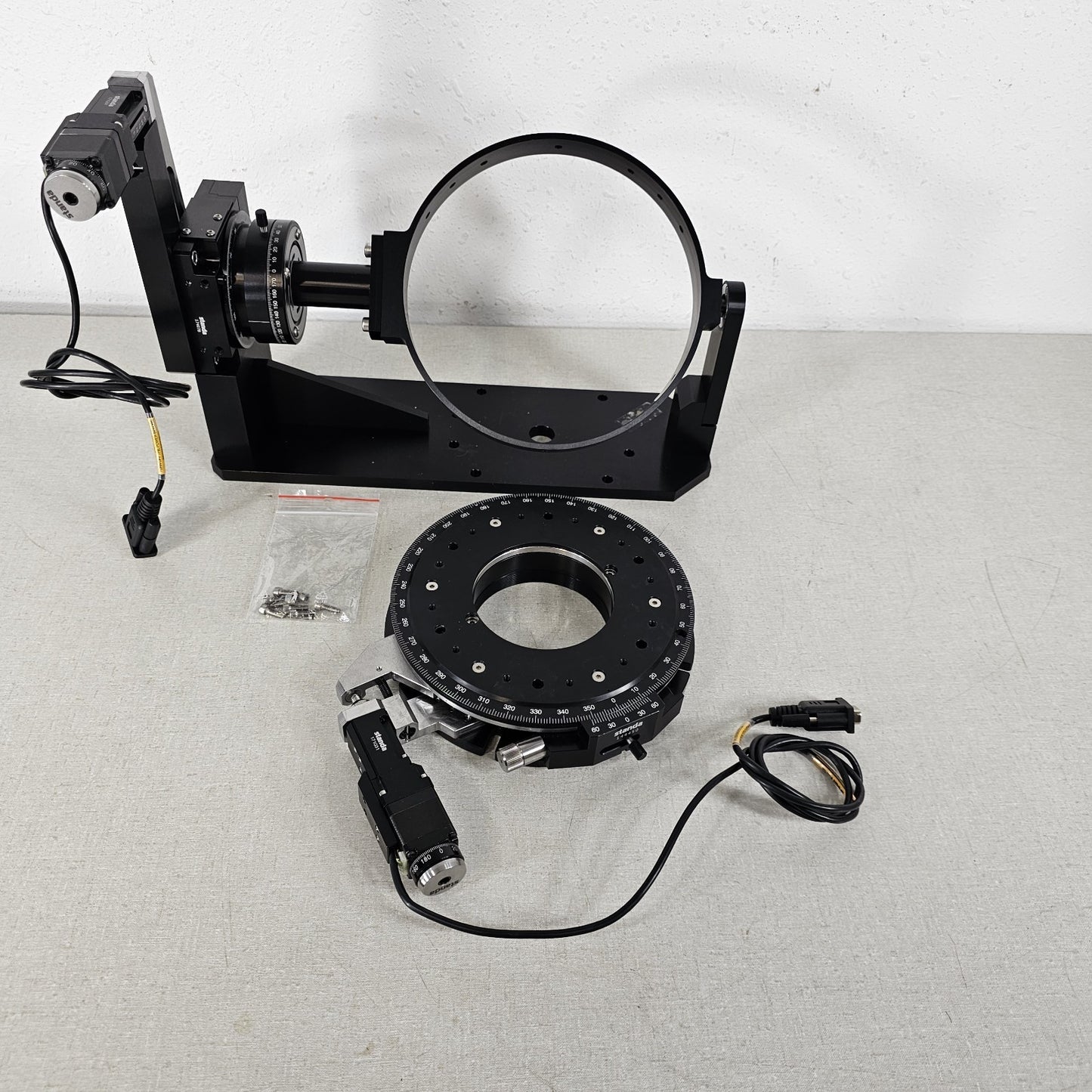 Standa 10MS-2R200 2-Axis Motorised Goniometer for Larger Optics Micrometer