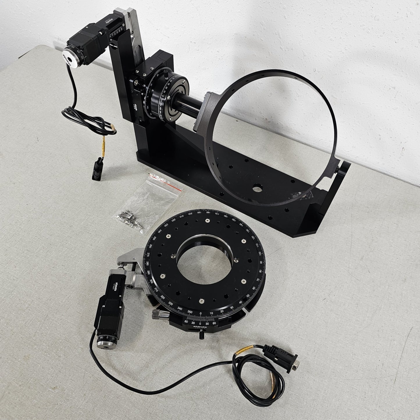 Standa 10MS-2R200 2-Axis Motorised Goniometer for Larger Optics Micrometer