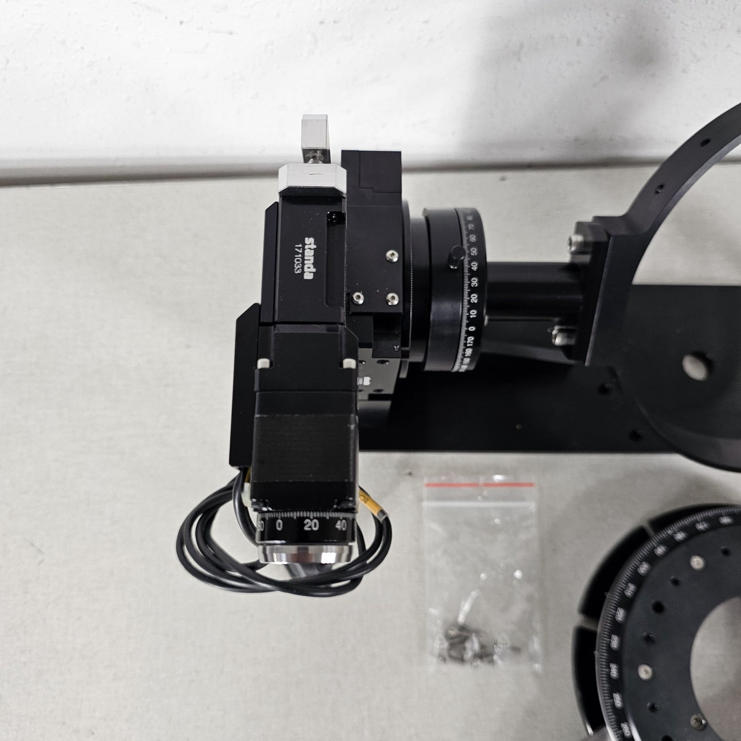 Standa 10MS-2R200 2-Axis Motorised Goniometer for Larger Optics Micrometer