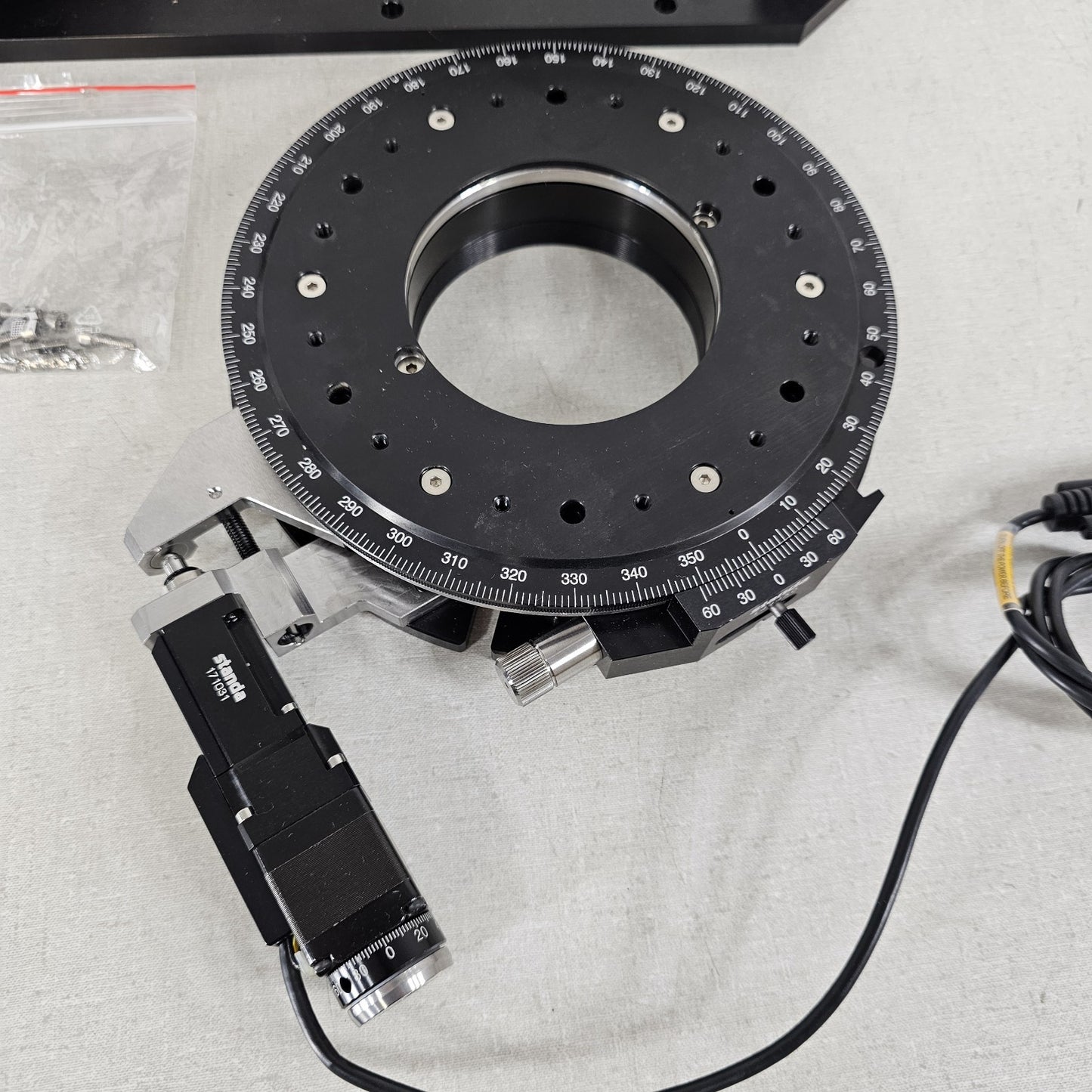 Standa 10MS-2R200 2-Axis Motorised Goniometer for Larger Optics Micrometer