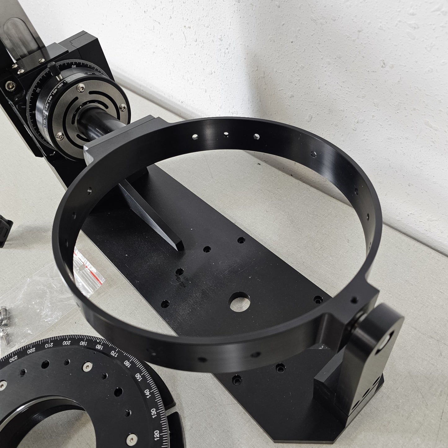 Standa 10MS-2R200 2-Axis Motorised Goniometer for Larger Optics Micrometer