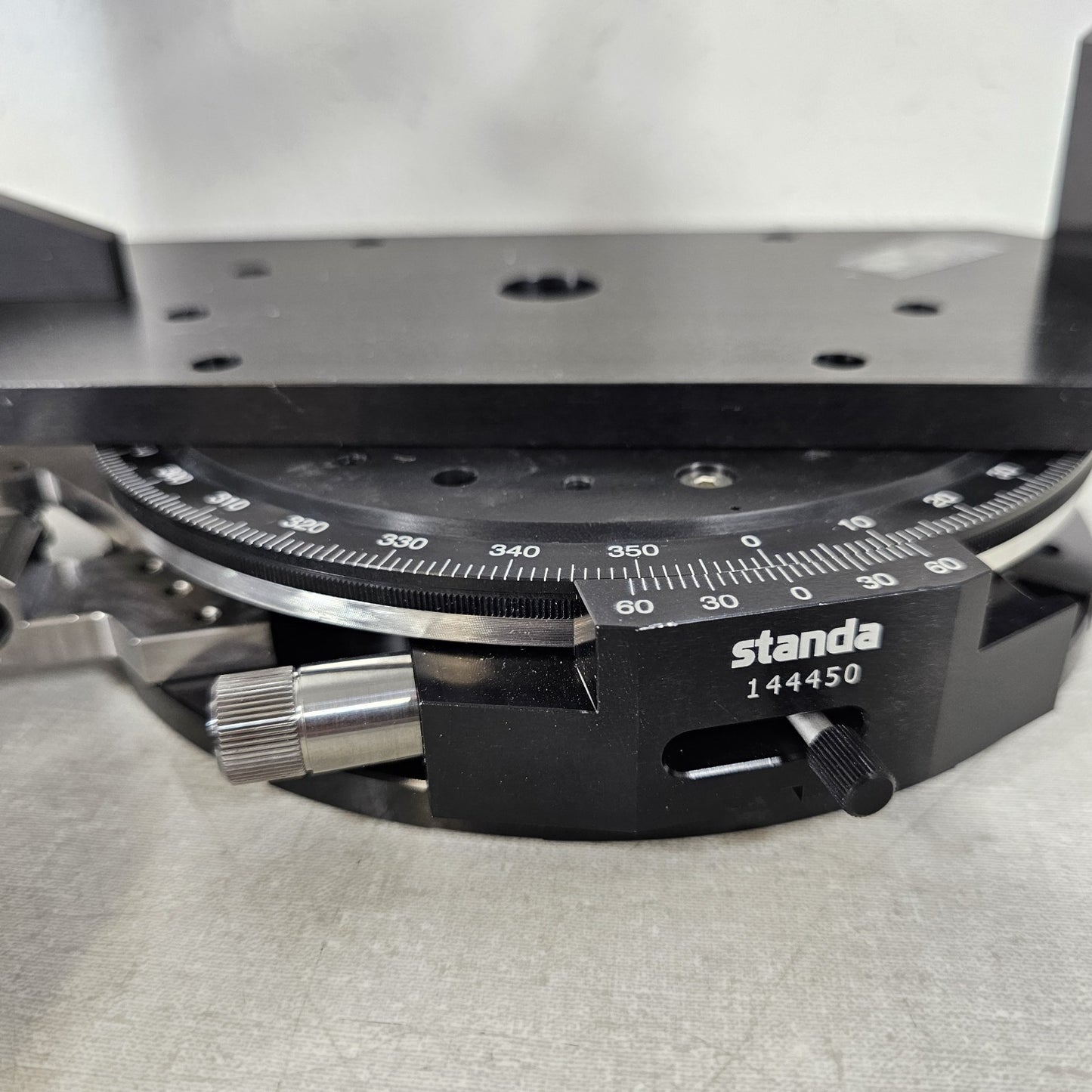 Standa 10MS-2R200 2-Axis Motorised Goniometer for Larger Optics Micrometer