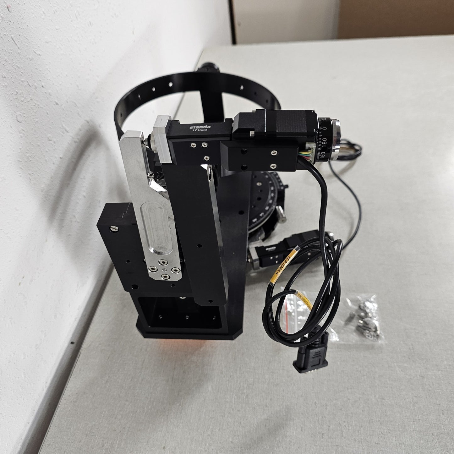Standa 10MS-2R200 2-Axis Motorised Goniometer for Larger Optics Micrometer
