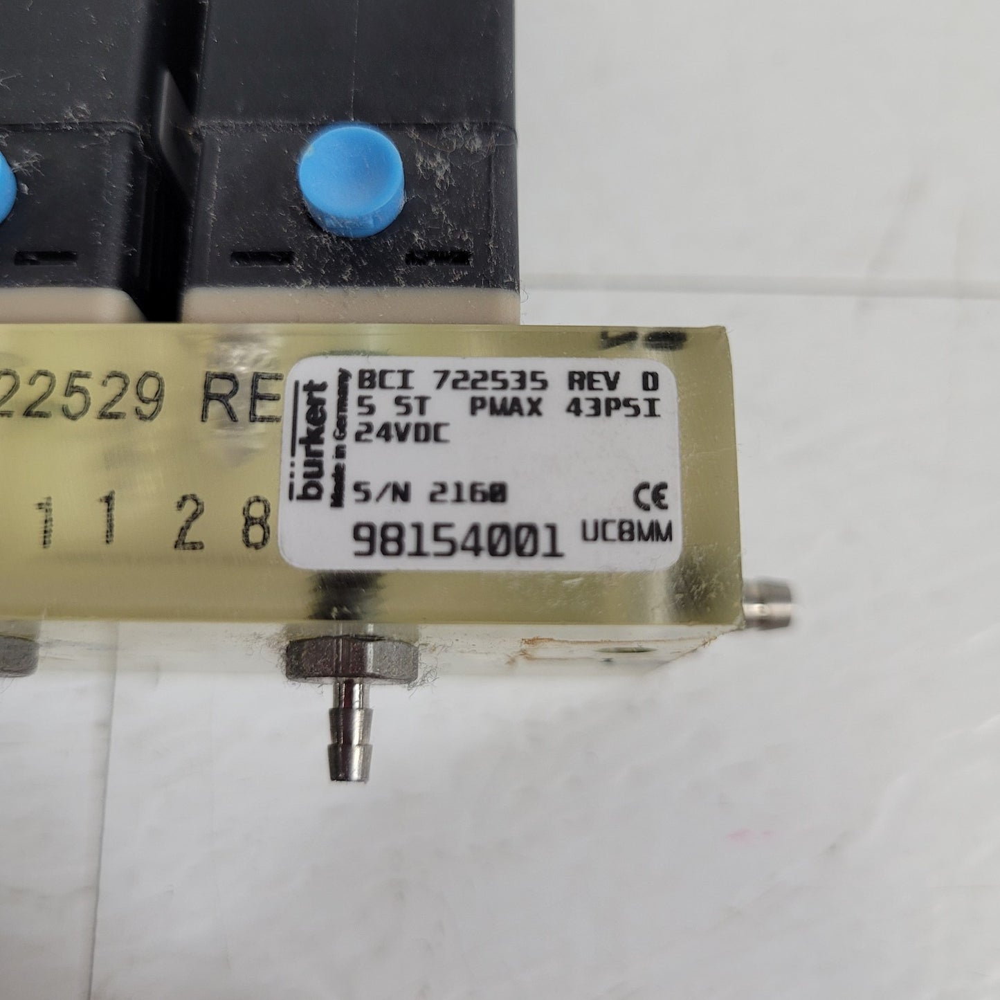 Burkert 722535 UC8MM 5 Station NC Solenoid Valve Manifold 24VDC 5W 43psi 178334