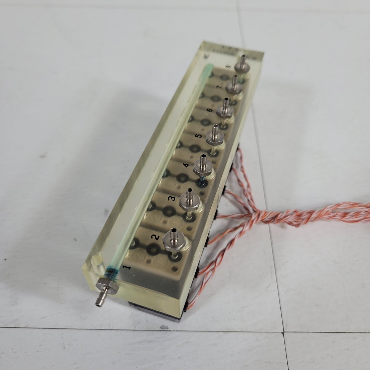 Burkert 627378 UC8MM 7 Station NC Solenoid Valve Manifold 24VDC 3W 43psi Max