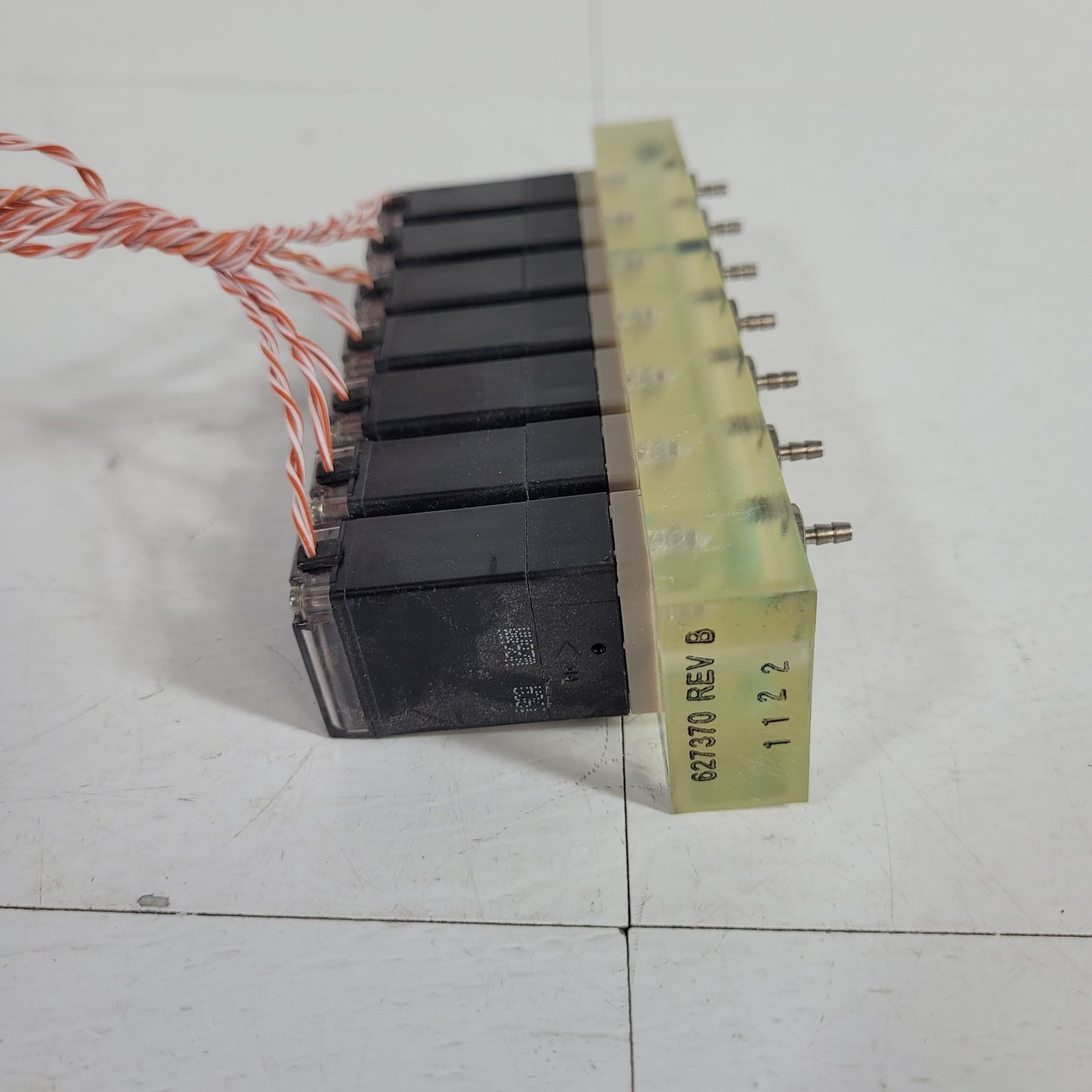 Burkert 627378 UC8MM 7 Station NC Solenoid Valve Manifold 24VDC 3W 43psi Max