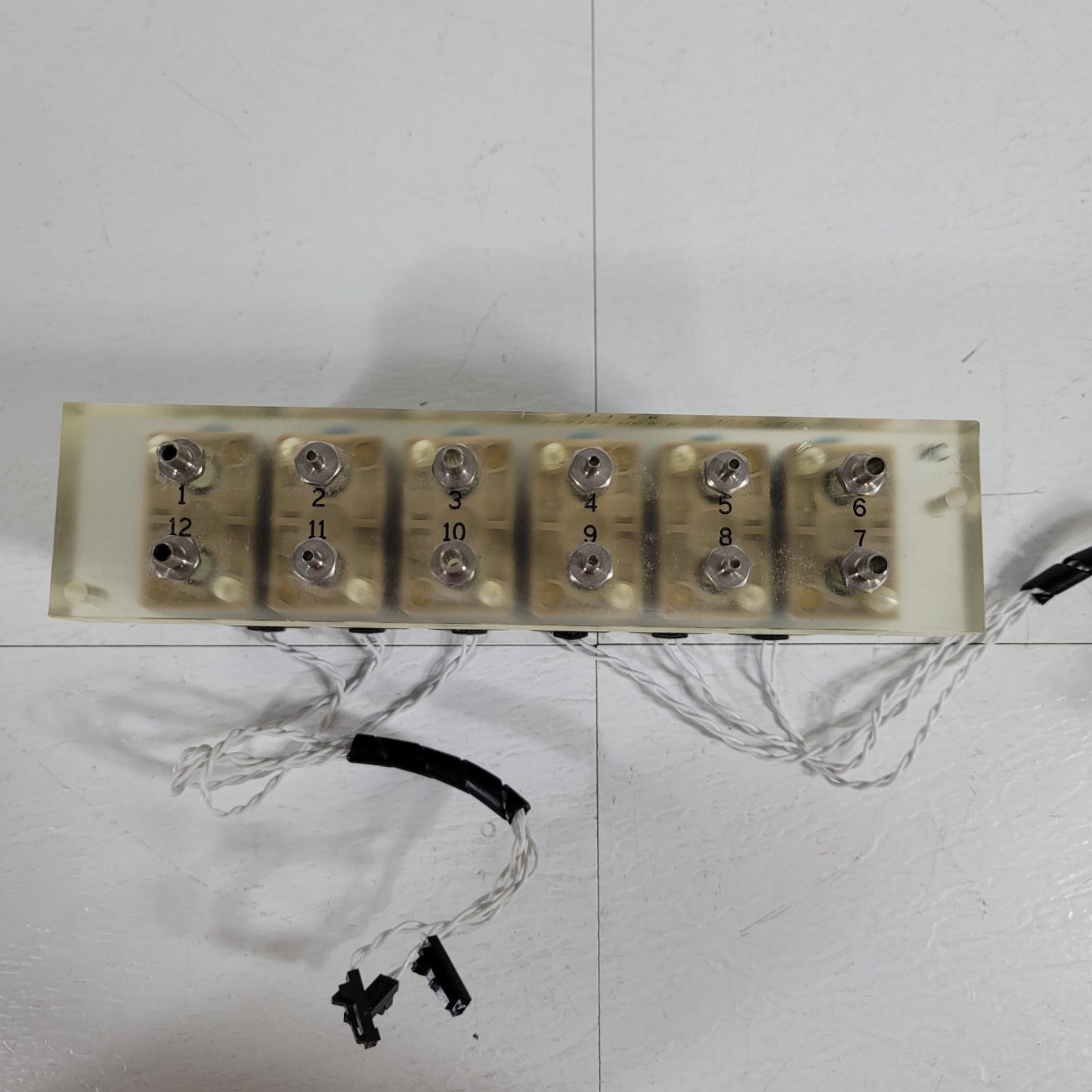 Burkert 600989 UC7MM 6 Station NO NC Solenoid Valve Manifold 24VDC 5W 43psi Max