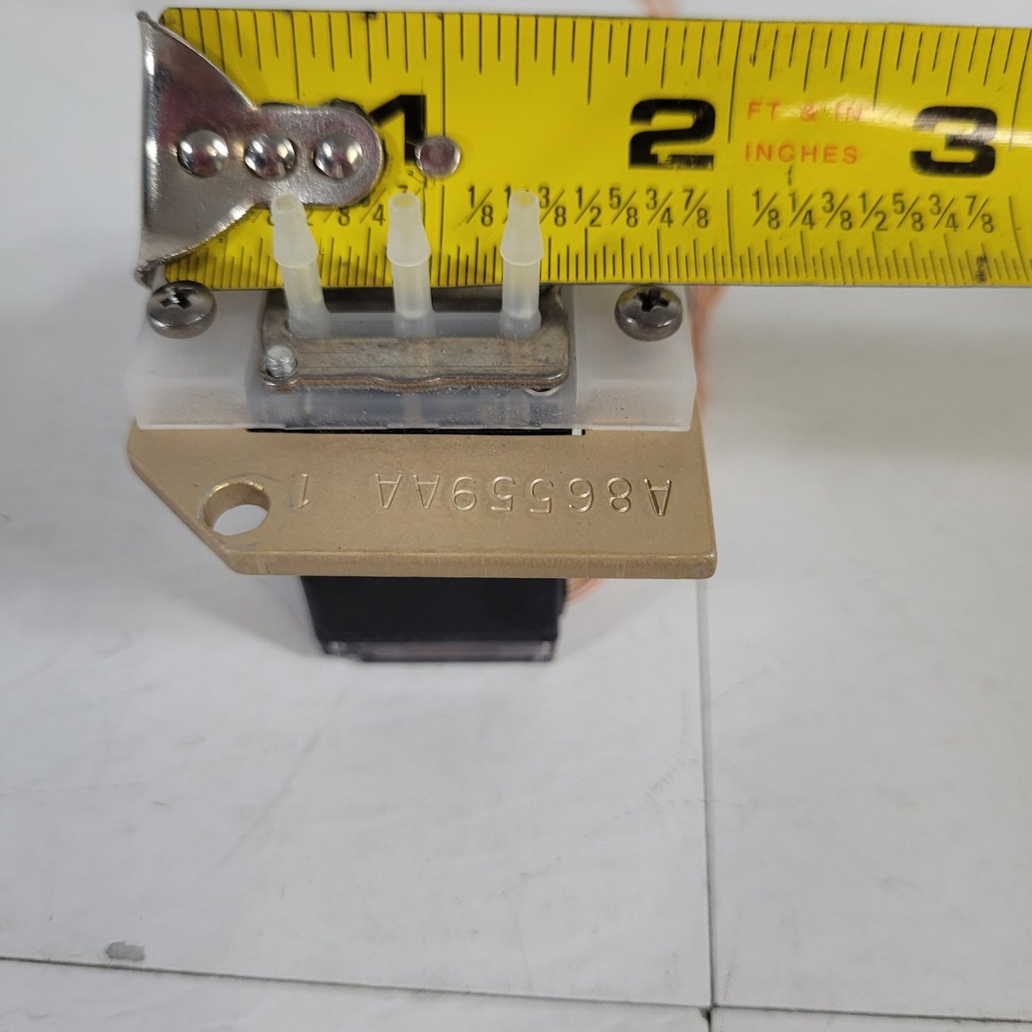 Burkert A86230 UC8MM 2 Station 3 Way Solenoid Valve Manifold 24VDC 3W 29psi Max