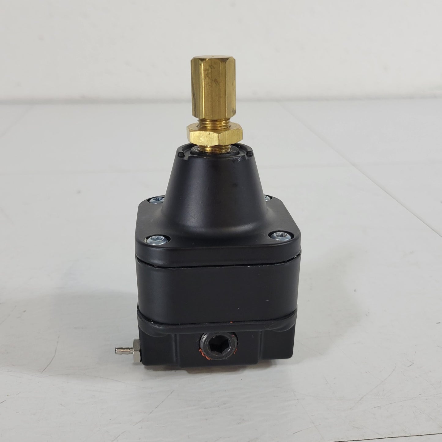 Beckman Coulter GCC 5365 Precision Pressure Regulator Inlet 150psi Outlet 10psi