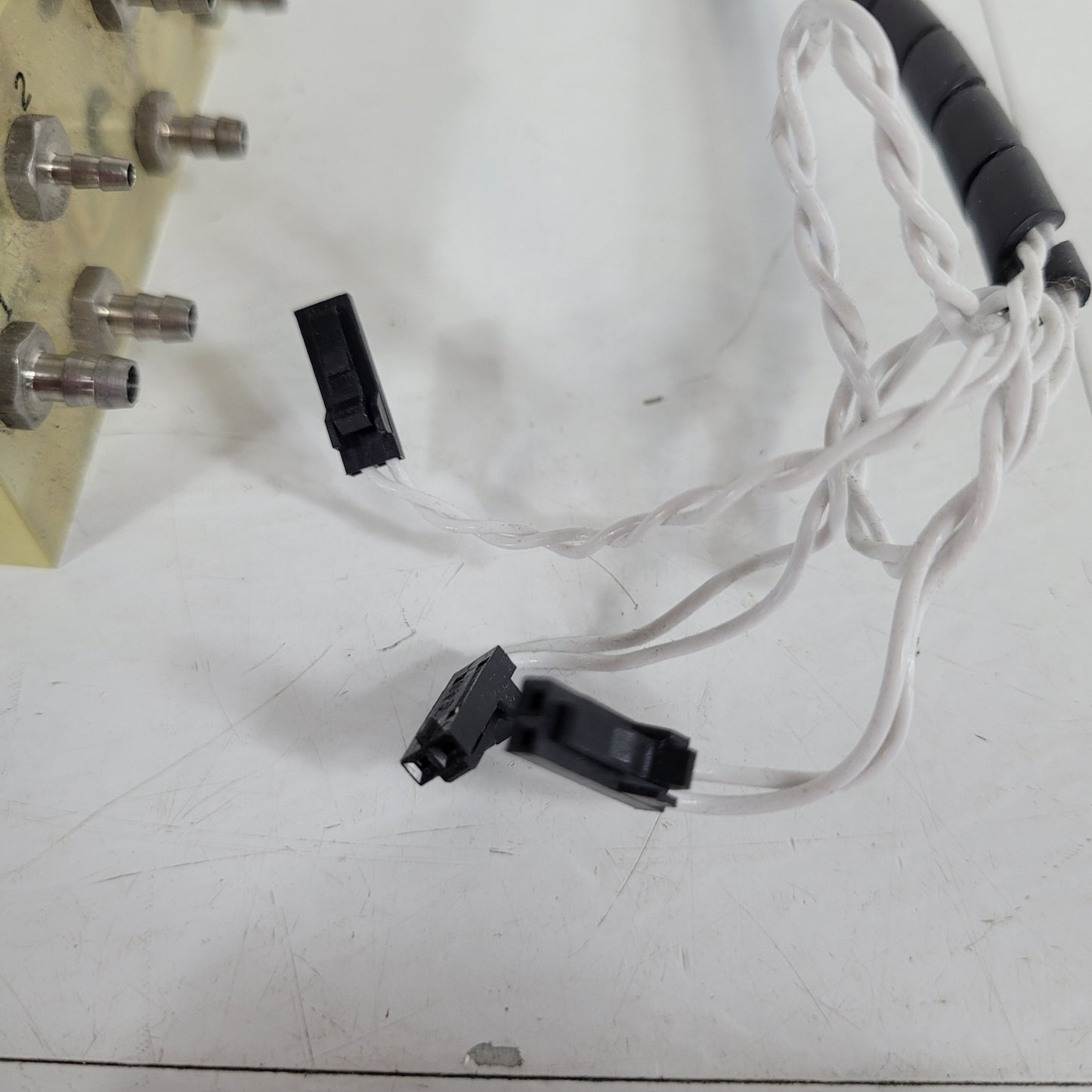 Burkert A51414 3 Station UC8MM Solenoid Valve Manifold 24VDC 43psi 5W Three Way
