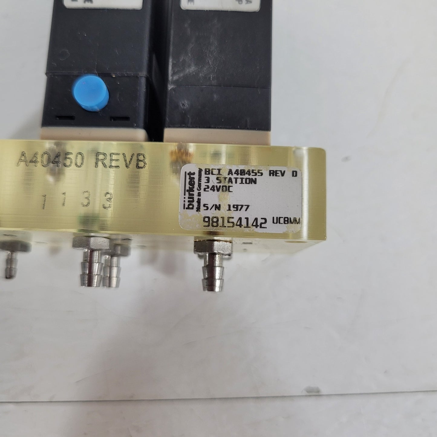 Burkert A40455 2 Station Solenoid Valve Manifold 24VDC 5W 43psi Max NC Operation