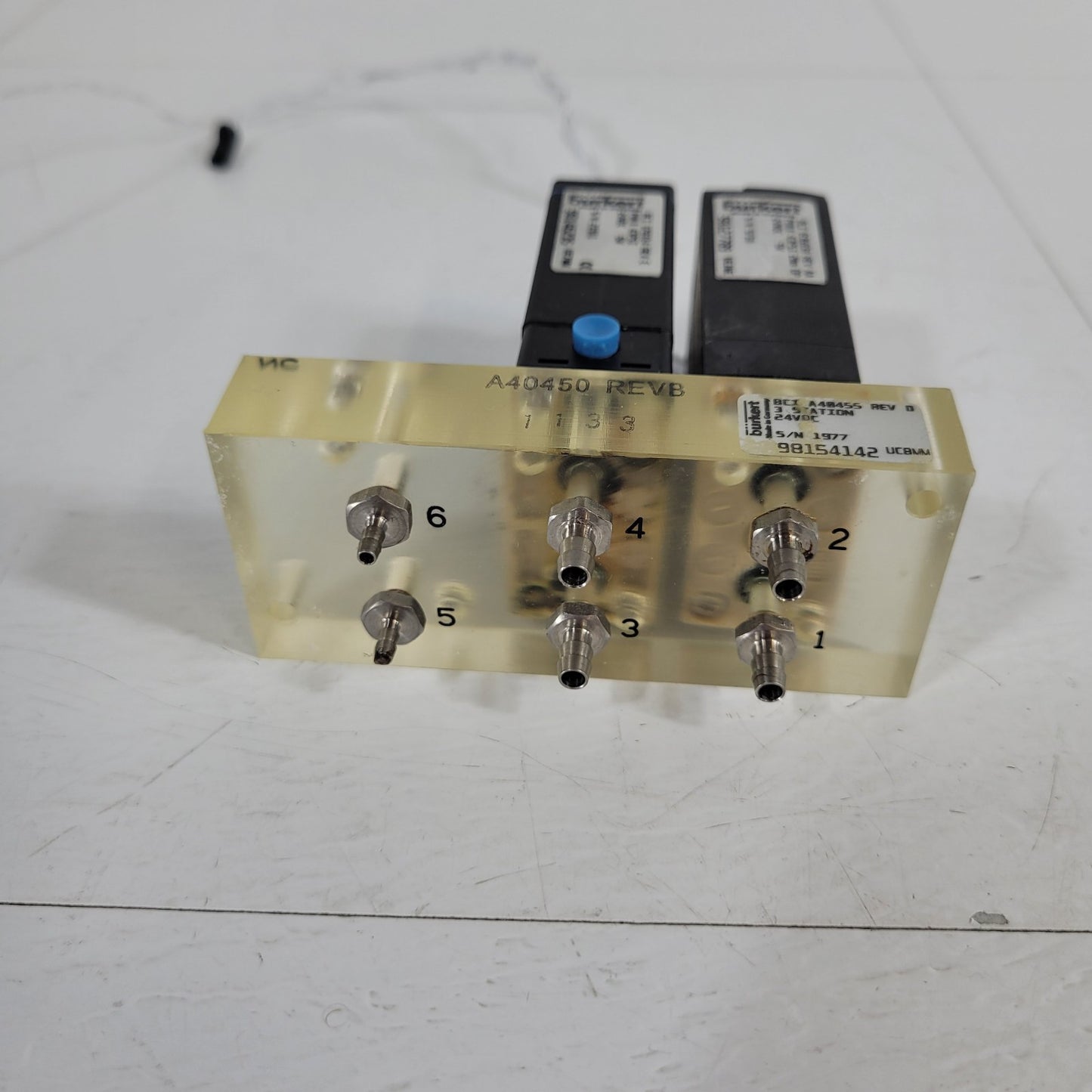 Burkert A40455 2 Station Solenoid Valve Manifold 24VDC 5W 43psi Max NC Operation