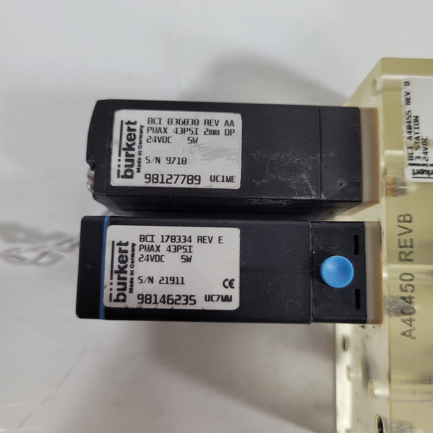 Burkert A40455 2 Station Solenoid Valve Manifold 24VDC 5W 43psi Max NC Operation