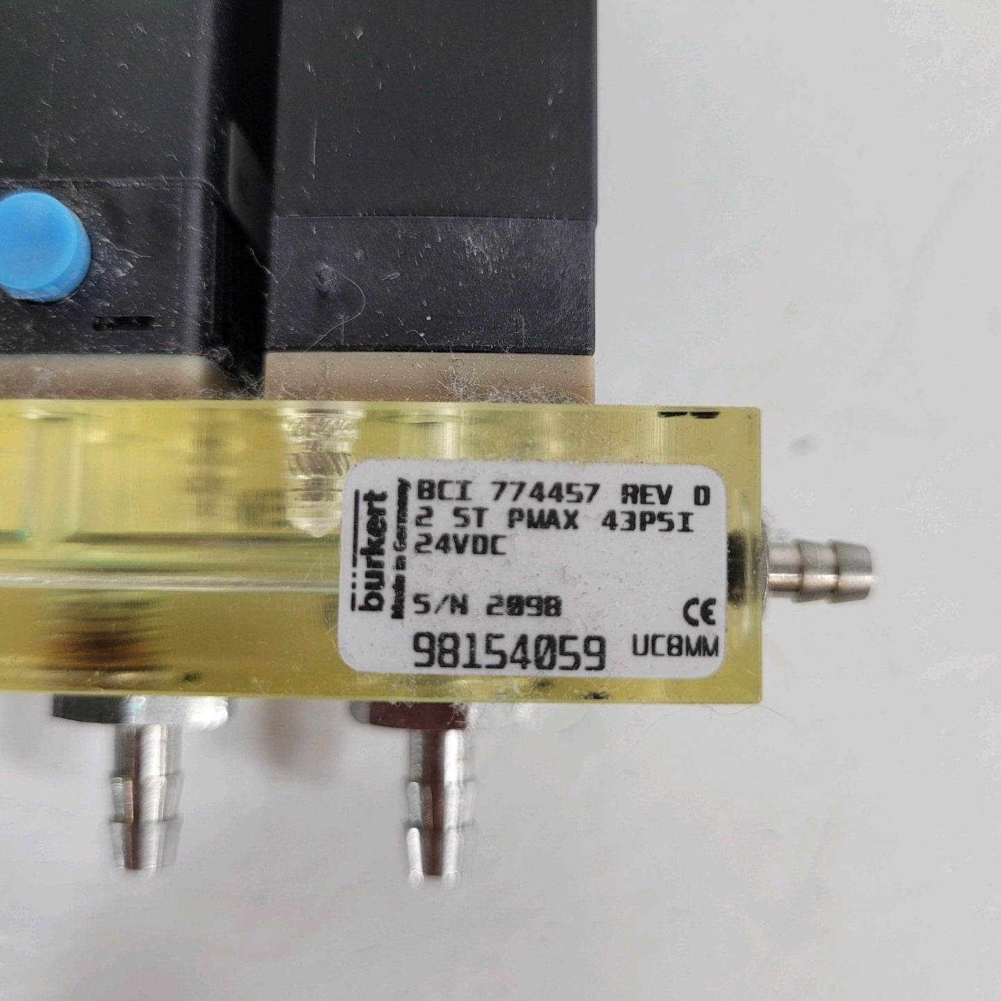 Burkert 774457 2 Station Solenoid Valve Manifold 24VDC 5W 43psi Max NC Operation