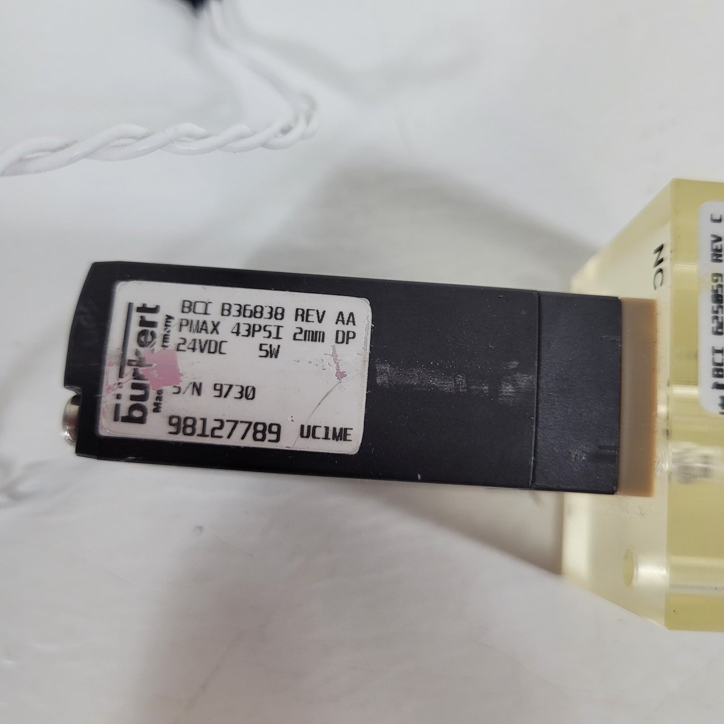 Burkert B36838 Solenoid Valve 625059 Manifold 24VDC 5W 43psi Max NC Operation