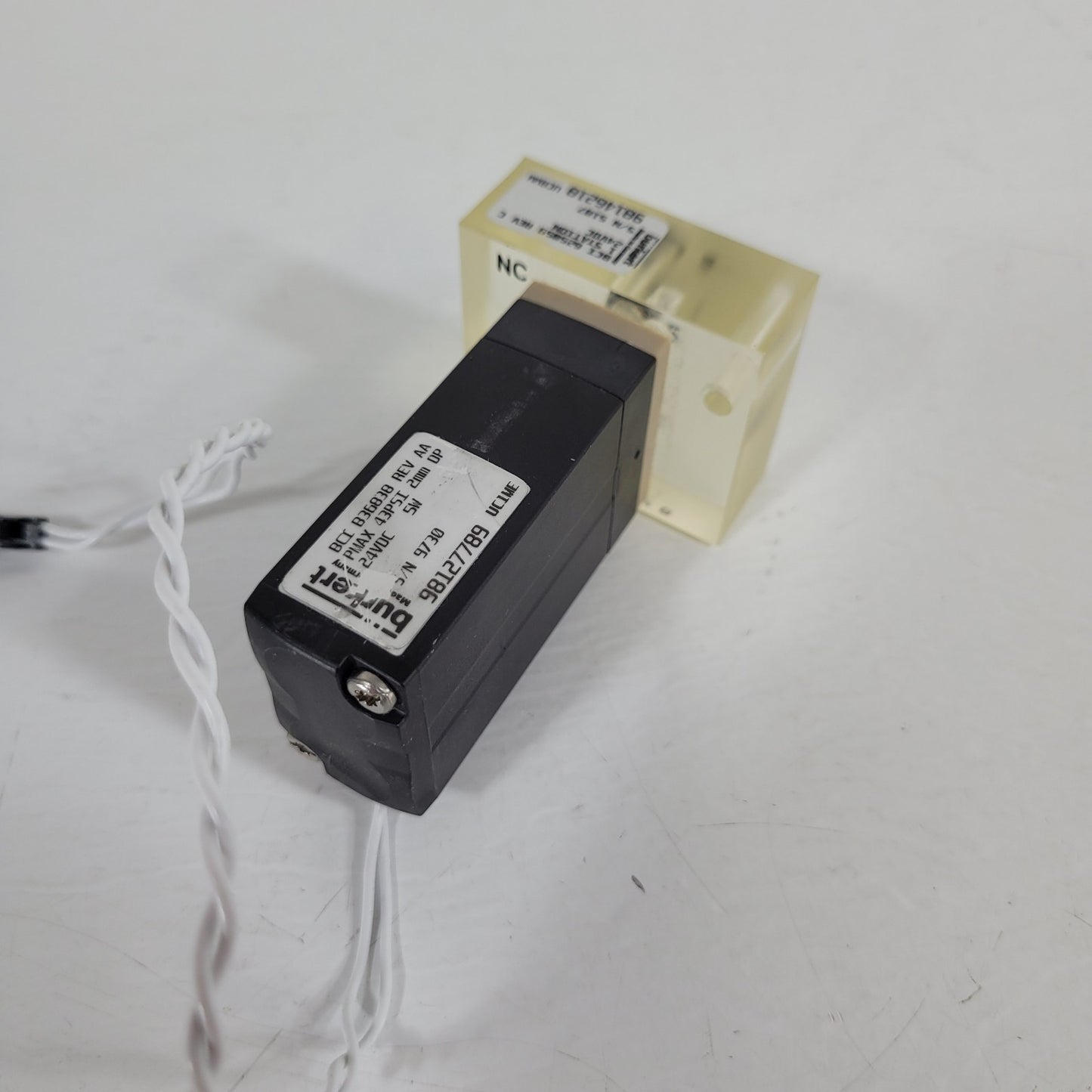 Burkert B36838 Solenoid Valve 625059 Manifold 24VDC 5W 43psi Max NC Operation