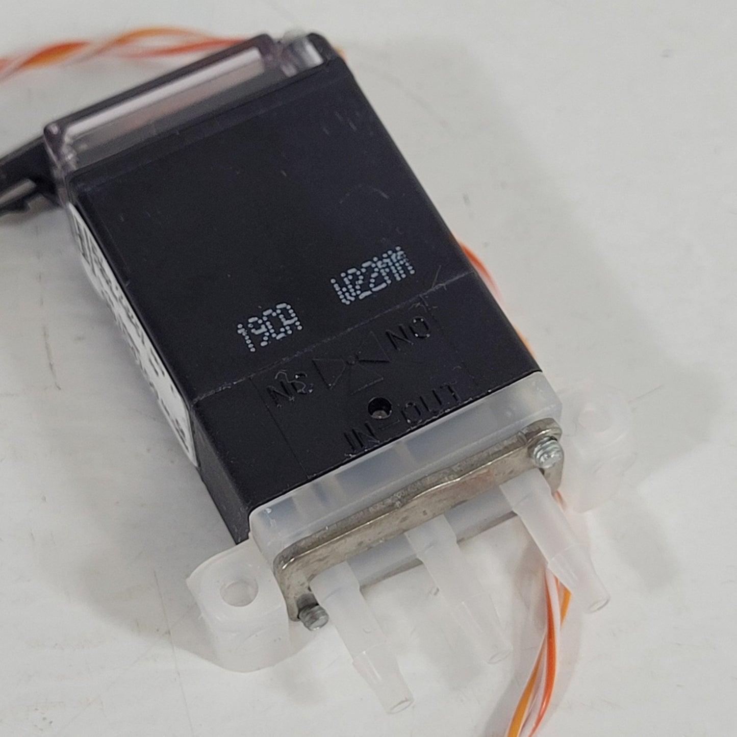 Burkert 773721 Solenoid Valve W22MM 24VDC 3W 29psi Max UC5MM Three Way 98154159