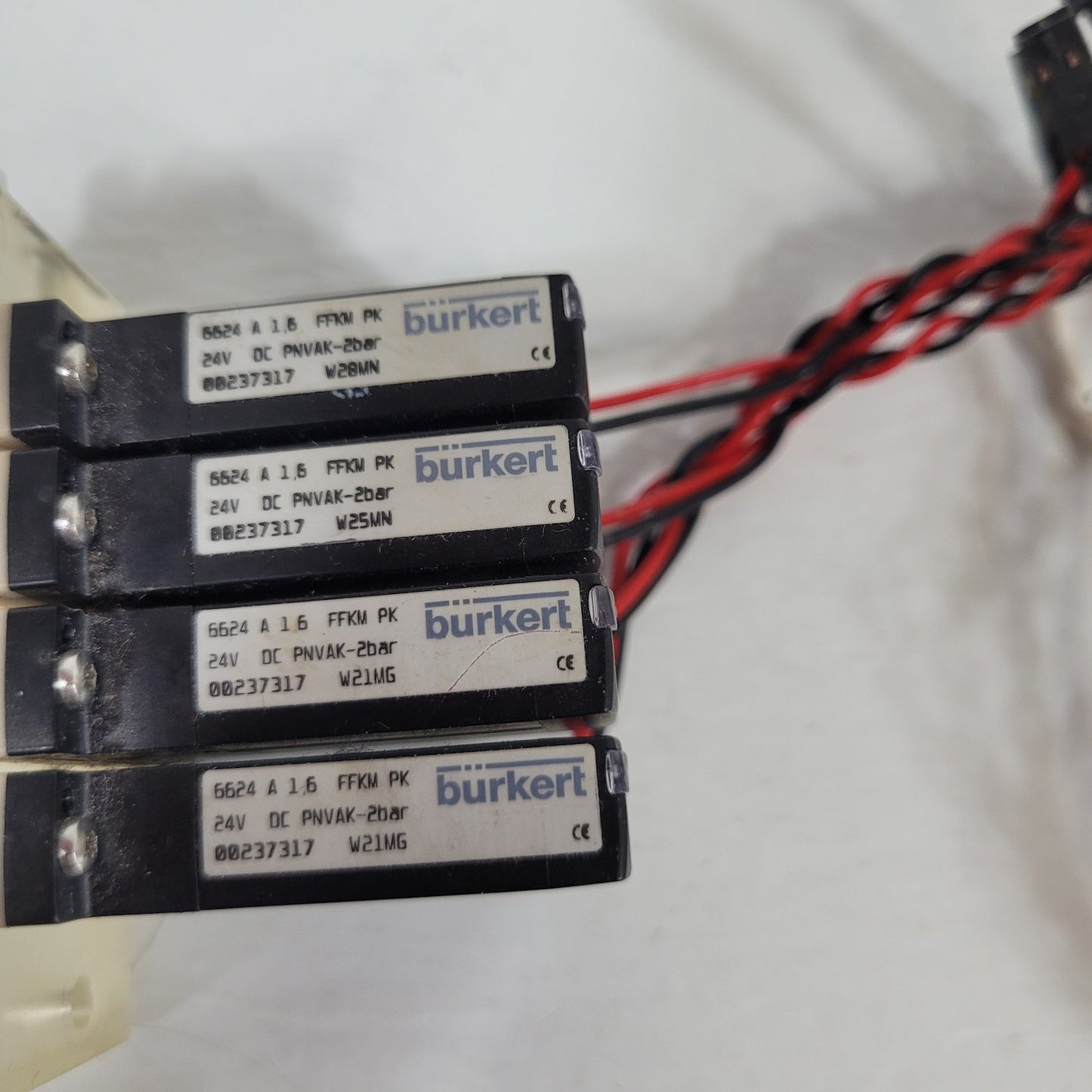 Burkert B14025 Solenoid Valve 24VDC 29psi Max UC9MN Normally Closed Operation
