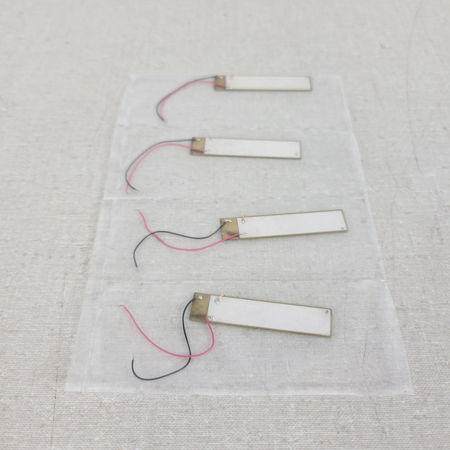 *Lot of 4* PiezoDrive BA4510 Piezoelectric 1mm Bender ±100V Resonance 170Hz