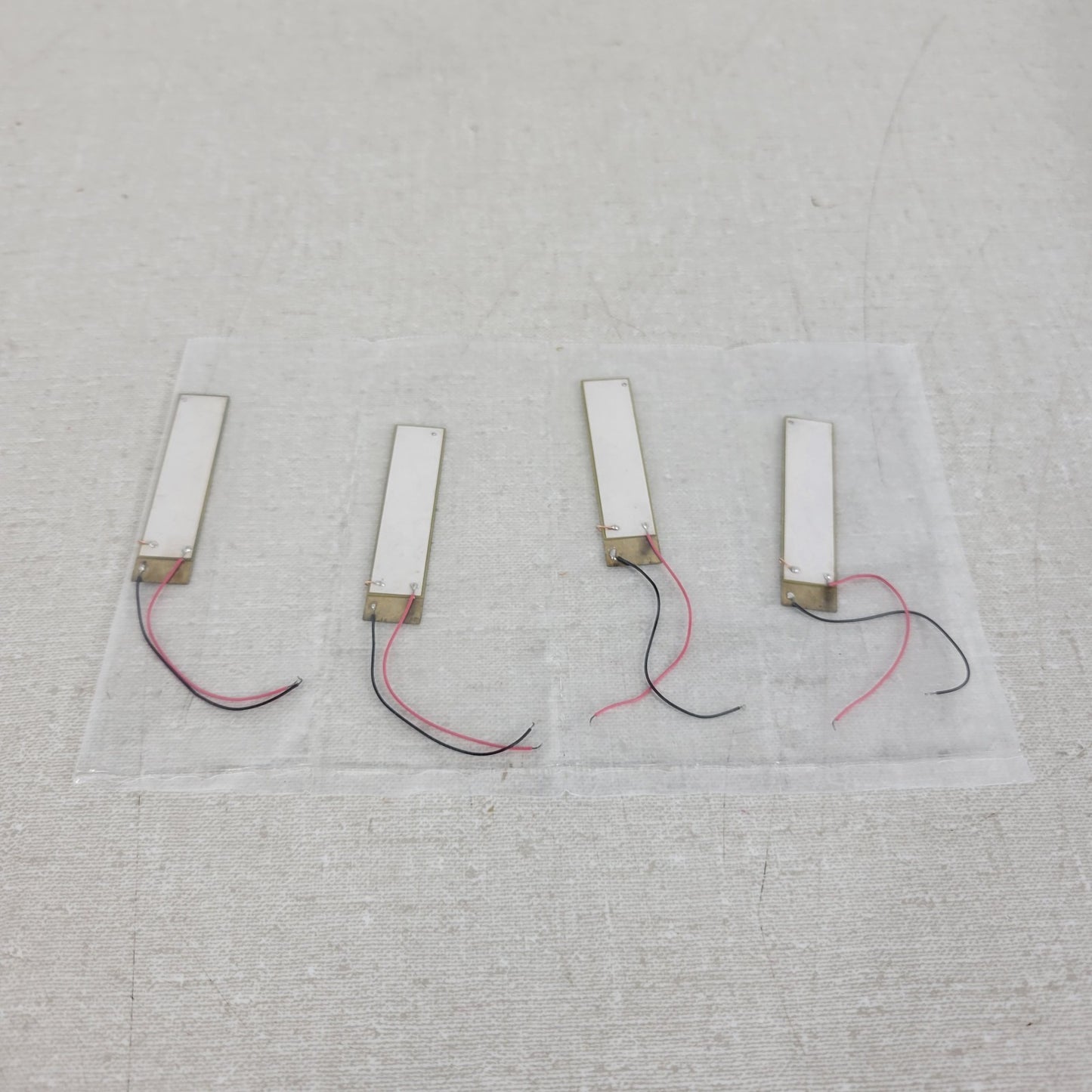 *Lot of 4* PiezoDrive BA4510 Piezoelectric 1mm Bender ±100V Resonance 170Hz