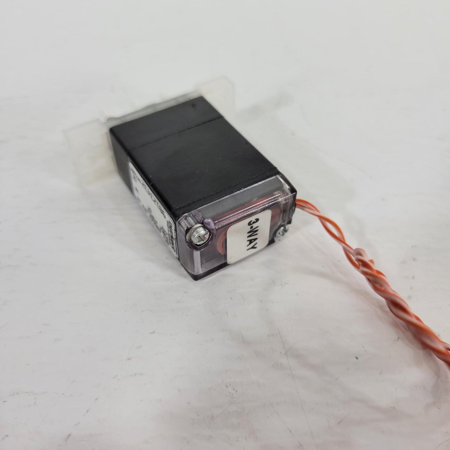 Burkert 98123432 BCI A86622 29psi Max 24VDC 3W 3 Way Solenoid Valve UC5MM 2 Wire