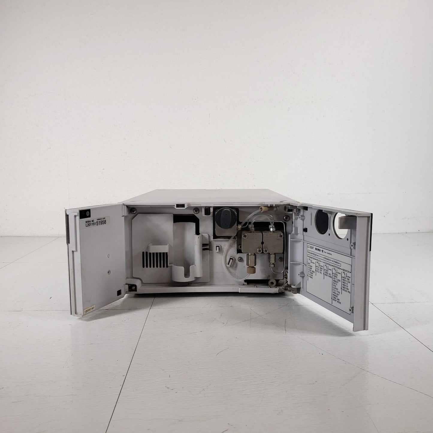 Shimadzu LC-20AT Prominence HPLC Liquid Chromatograph Pump 228-45001-32