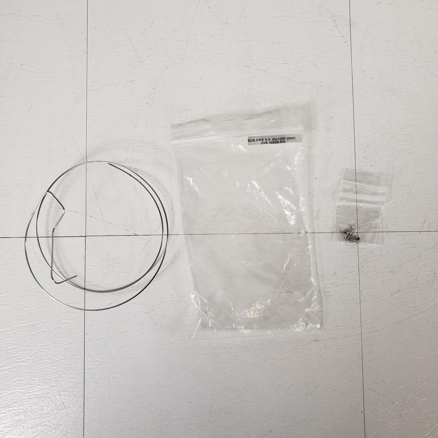 Shimadzu 228-46609-93 SUS Pipe Tube HPLC 0.3mm ID 1000mm Long w/ Fittings